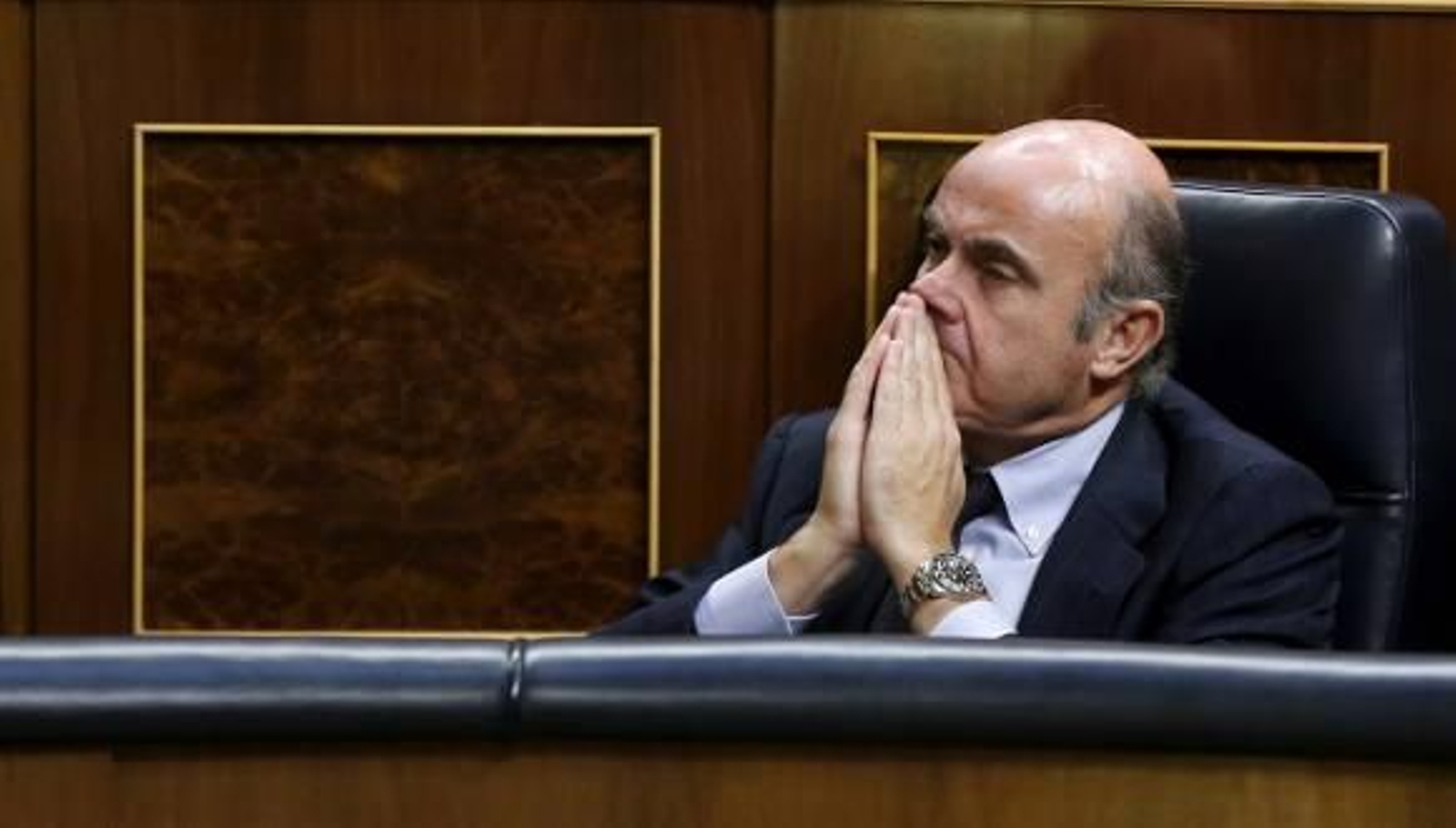 El PP rectifica y convoca un pleno monográfico para que De Guindos rinda cuentas por el 'caso Soria'