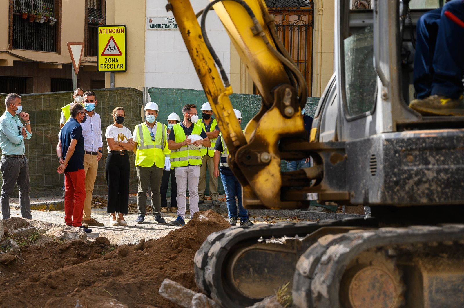 Visita del alcalde de Almería a las obras de la Plaza de la Administración Vieja