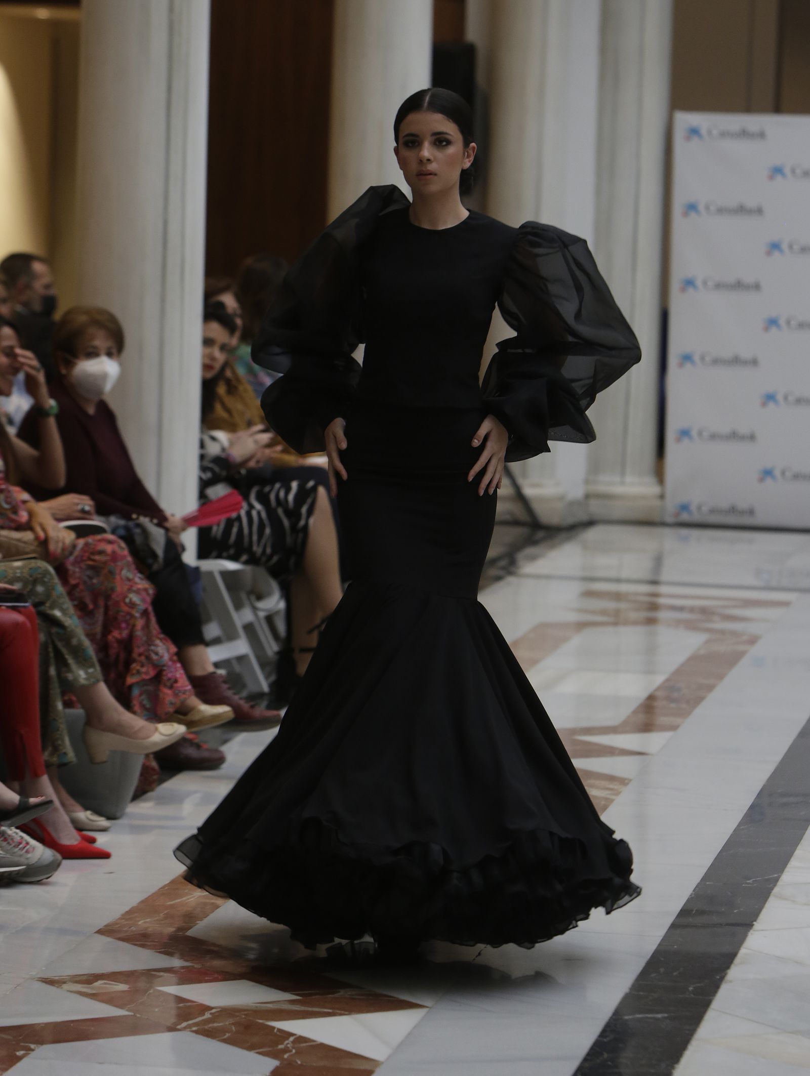 Desfile moda flamenca en las vísperas de la Feria de Abril CaixaBank