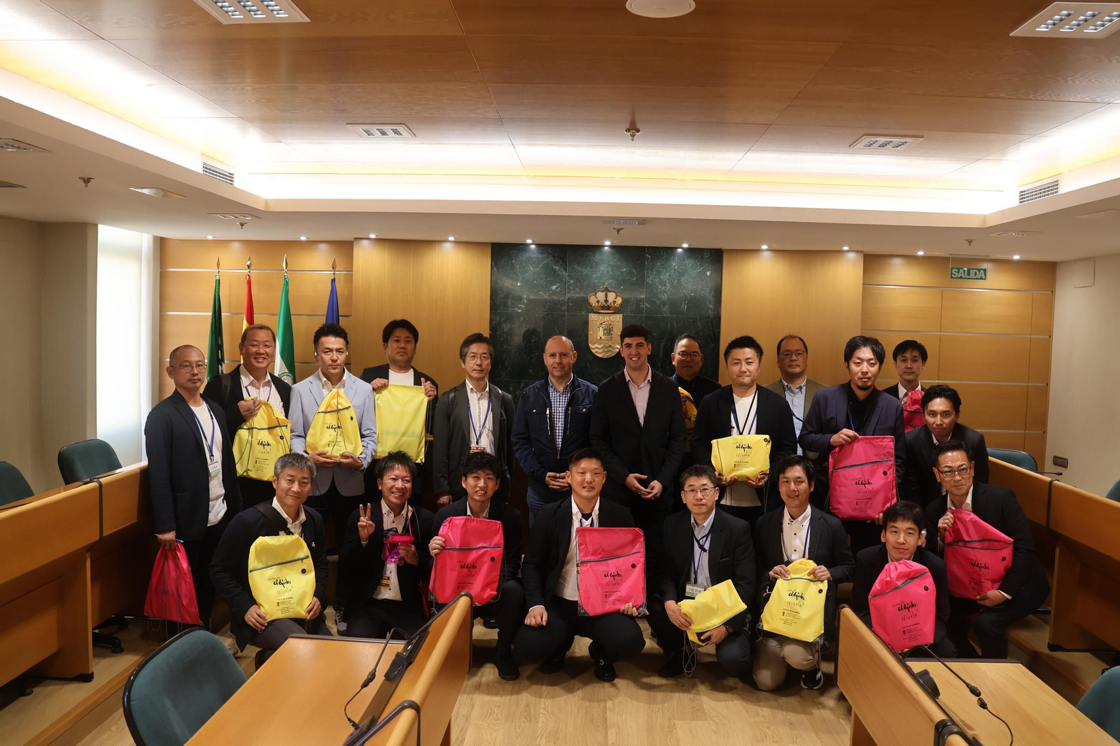 La expedición de empresarios japoneses han sido recibidos en el Ayuntamiento de El Ejido.