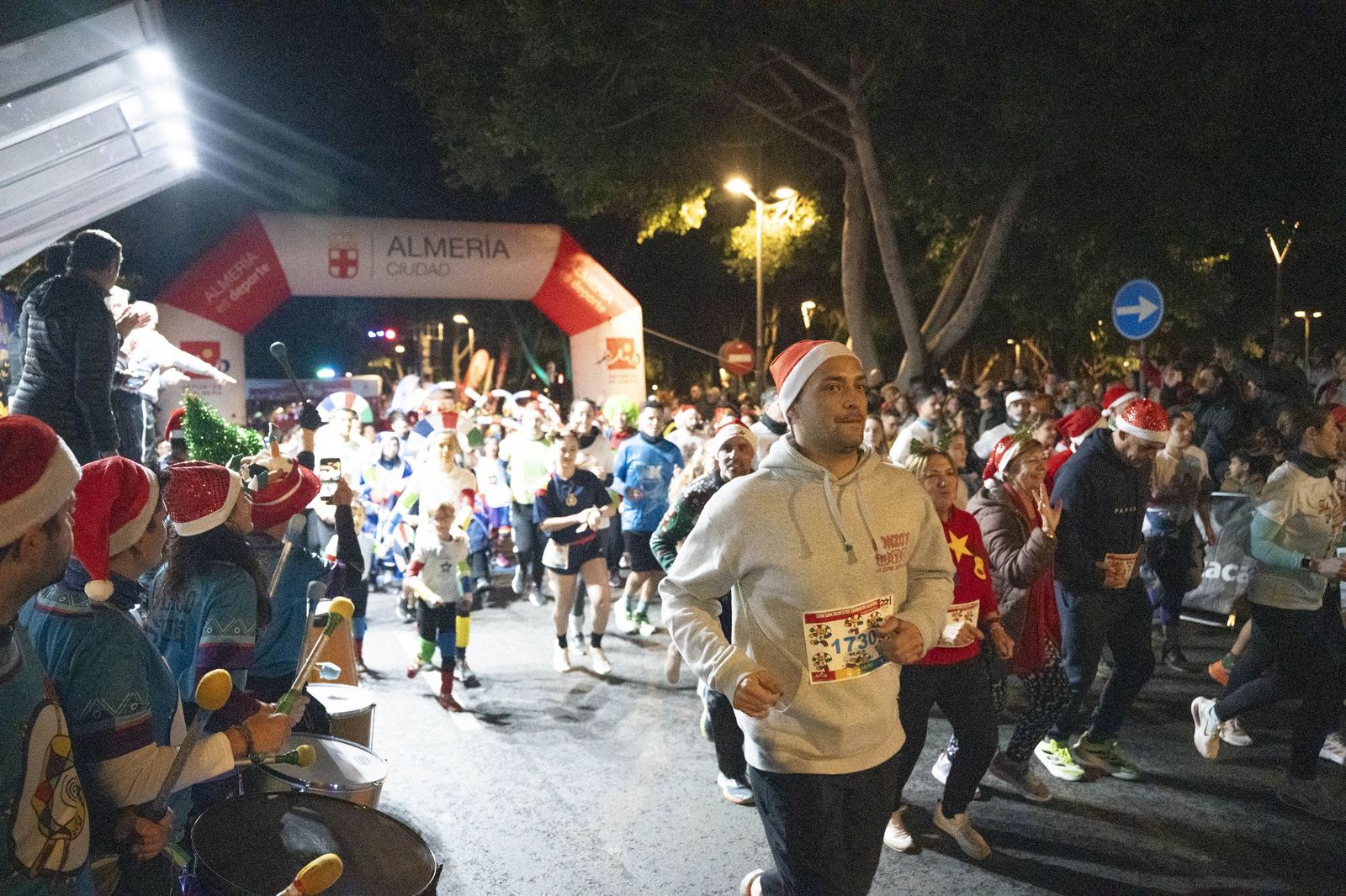 Almería corre y celebra su memoria olímpica en una San Silvestre de récord