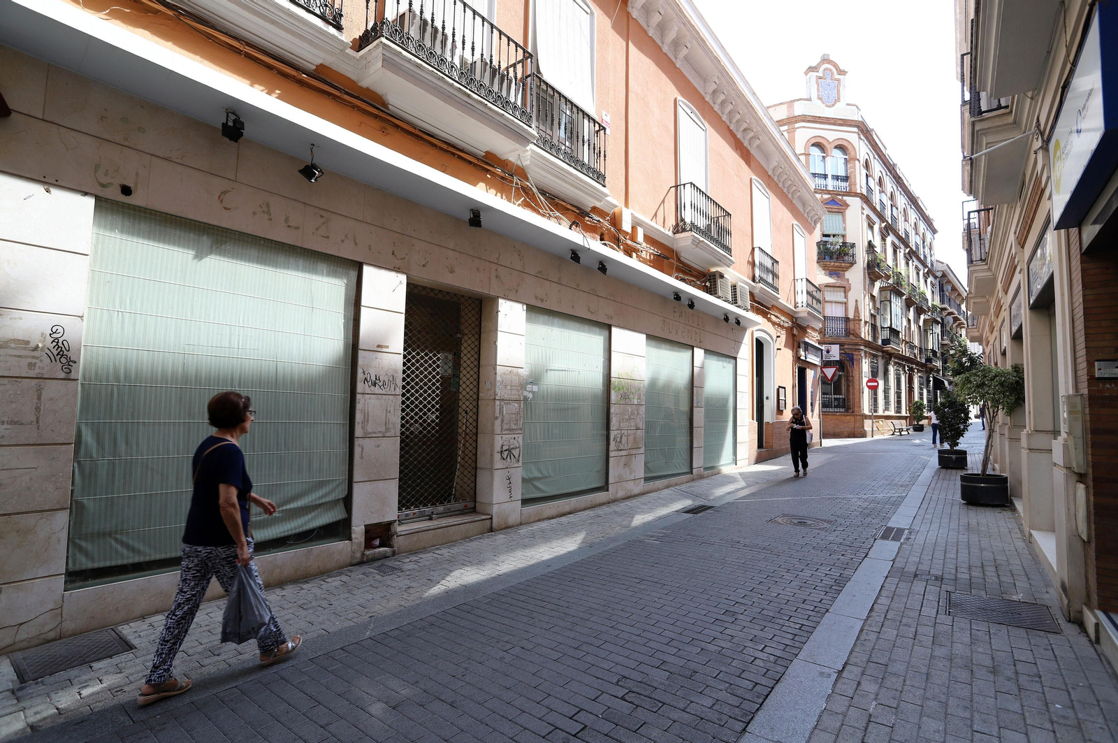 Imágenes de los comercios cerrados y ambiente de las calles del centro