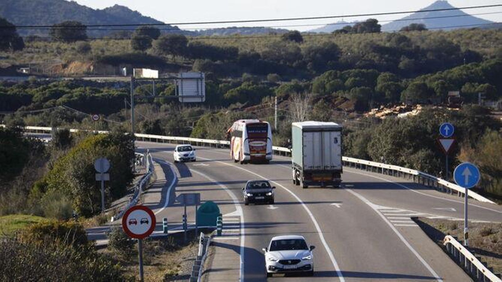 Tráfico en la N-432 en el Guadiato.