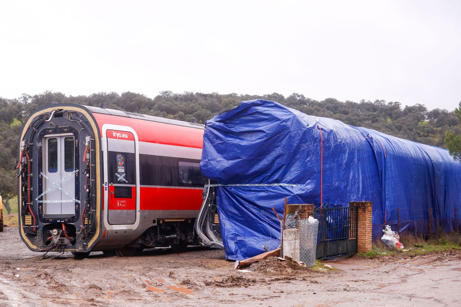 Retirados de las vías los últimos restos del tren Alvia siniestrado en Adamuz, en fotos