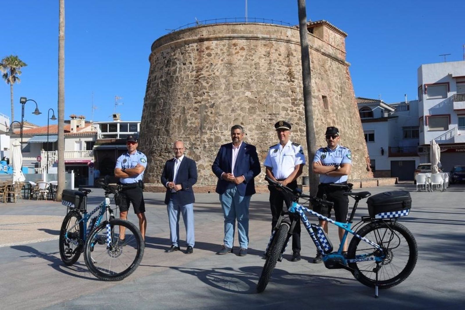 La Unidad Ciclista de la Policía Local de Mijas vigilará su litoral durante los meses de mayor afluencia turística.