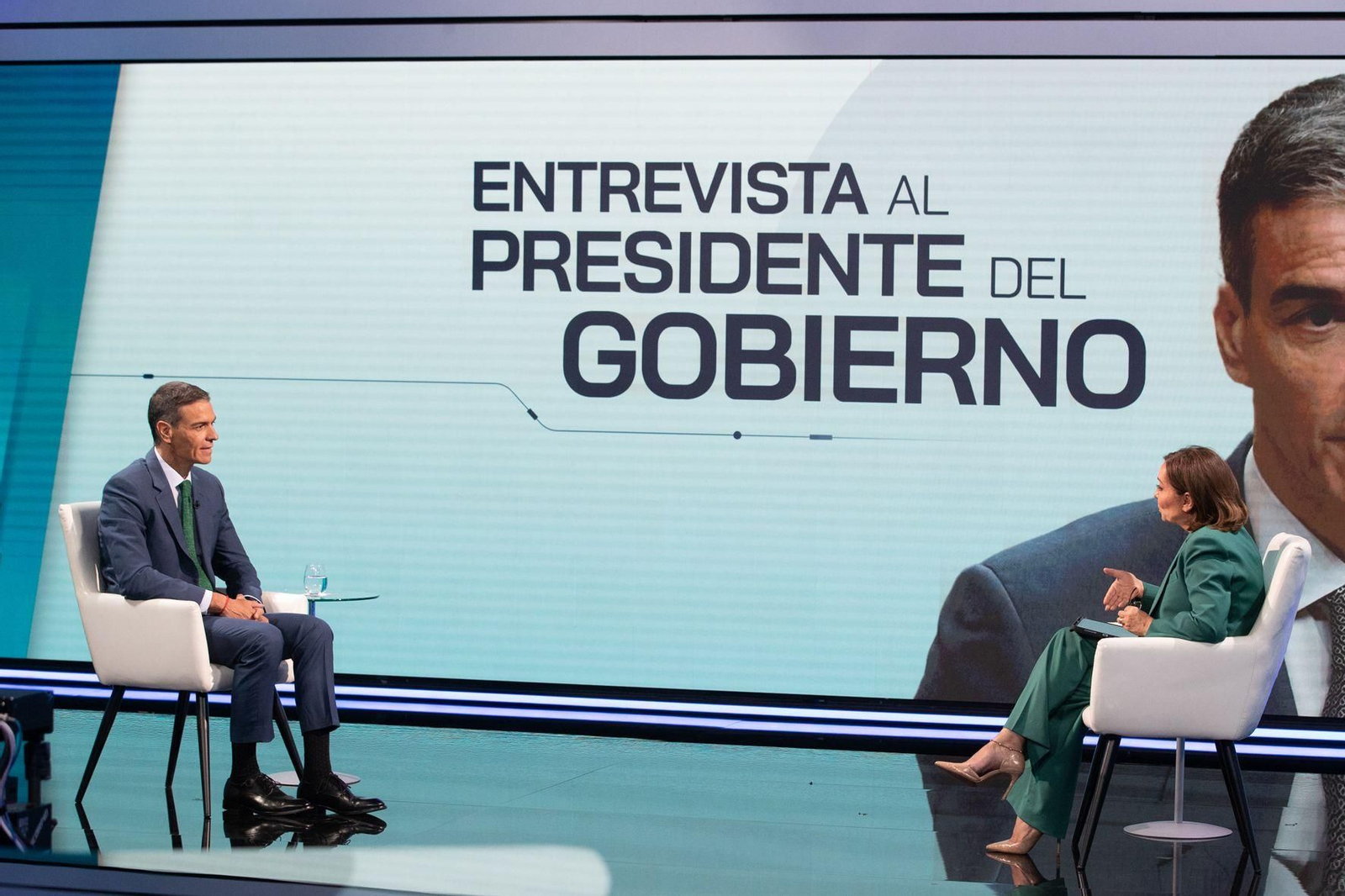 El presidente del Gobierno, Pedro Sánchez, en la entrevista de esta noche con Pepa Bueno en TVE.