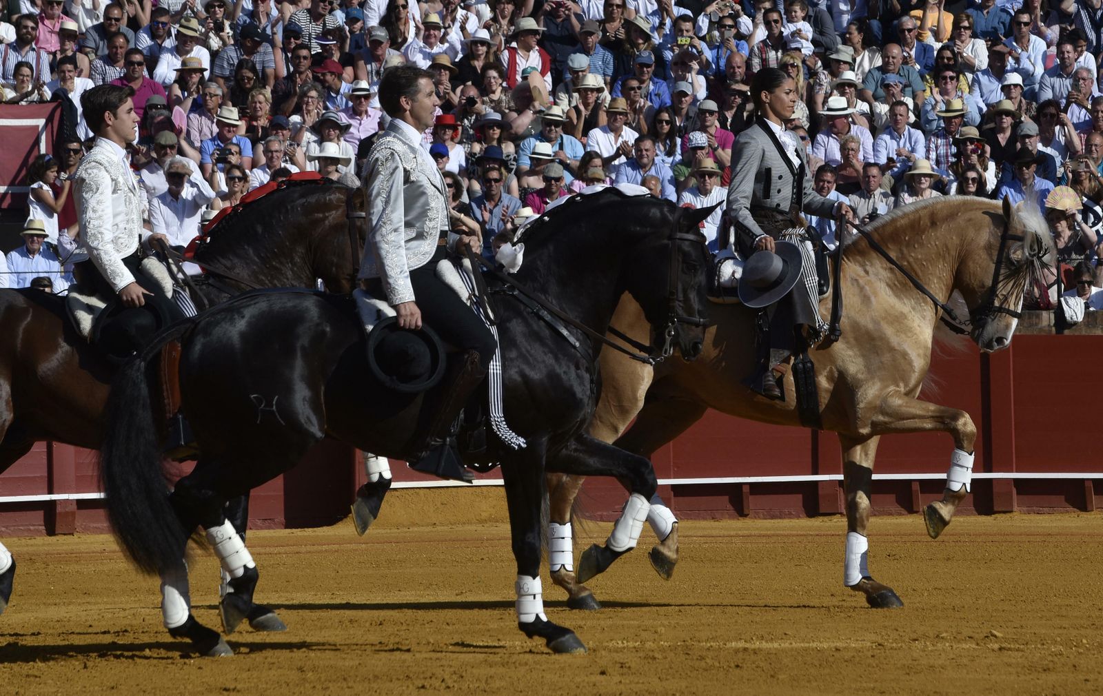Las imágenes de la corrida de rejones de la Feria de Abril de Sevilla
