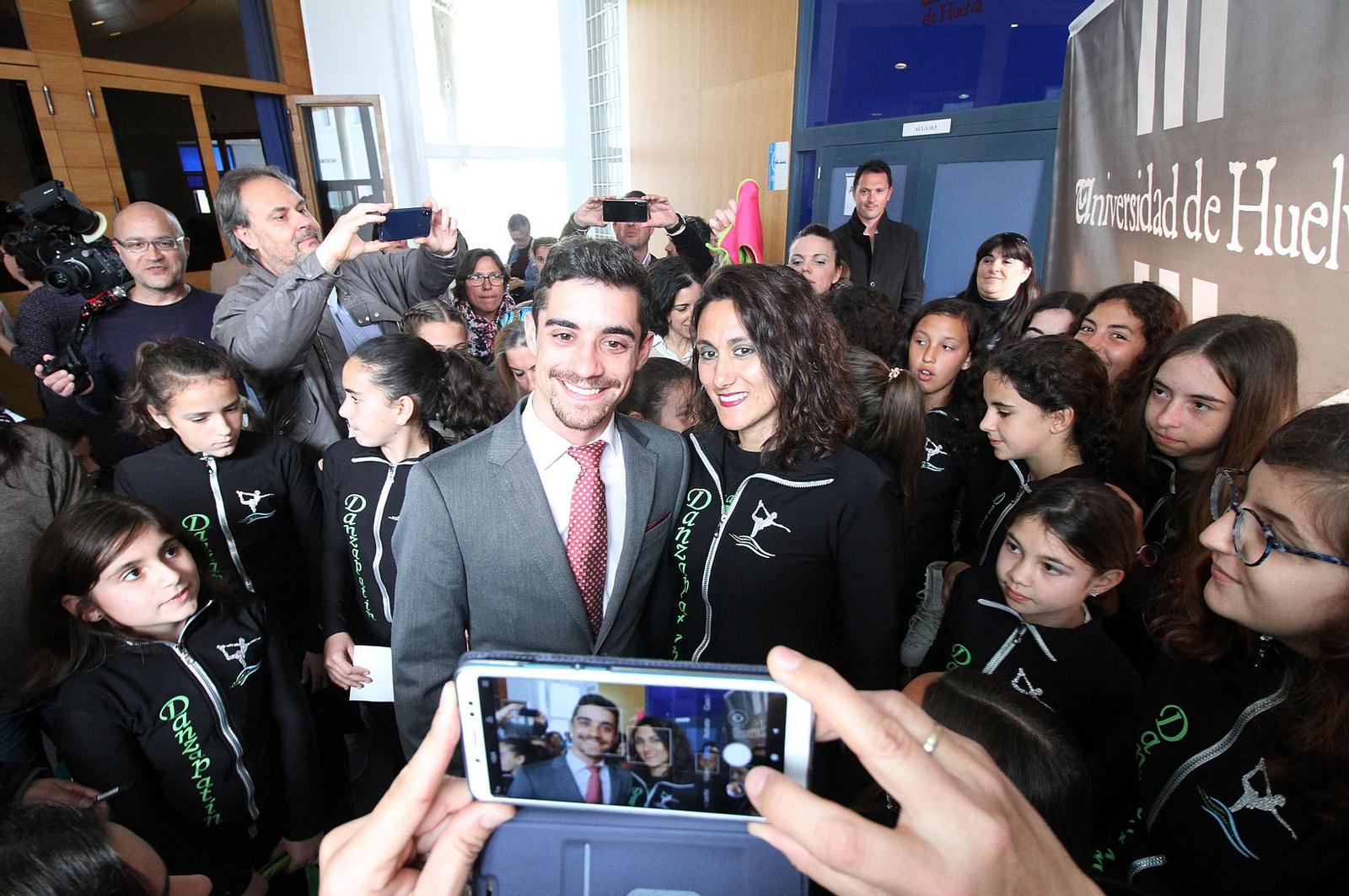Javier Fernández López, campeón del mundo en patinaje, a su llegada al acto del 3 de marzo en la UHU