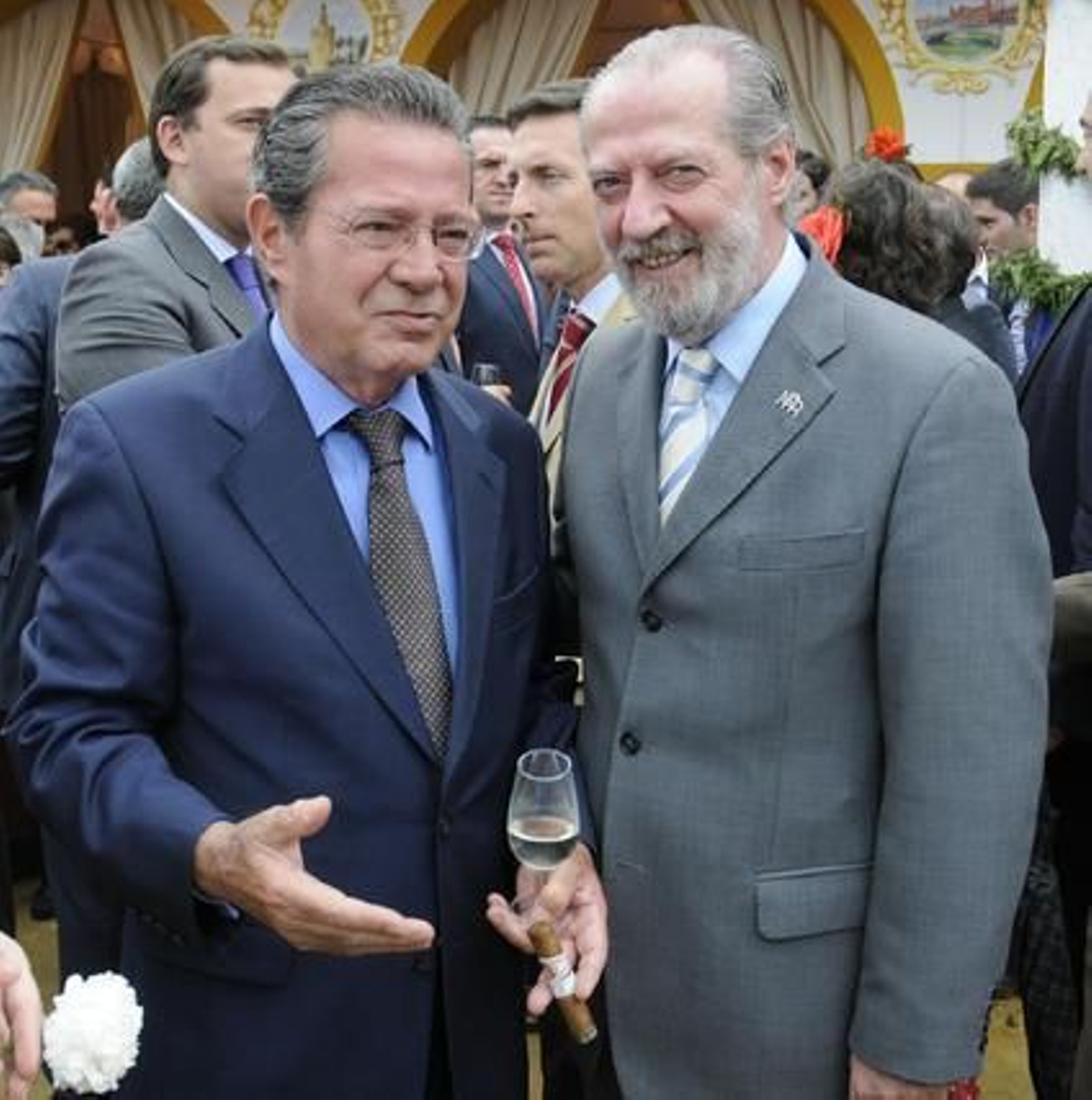 El presidente de la CES, Antonio Galadí, y el presidente de la Diputación de Sevilla, Fernando Rodríguez Villalobos. 

Foto: Juan Carlos Vázquez