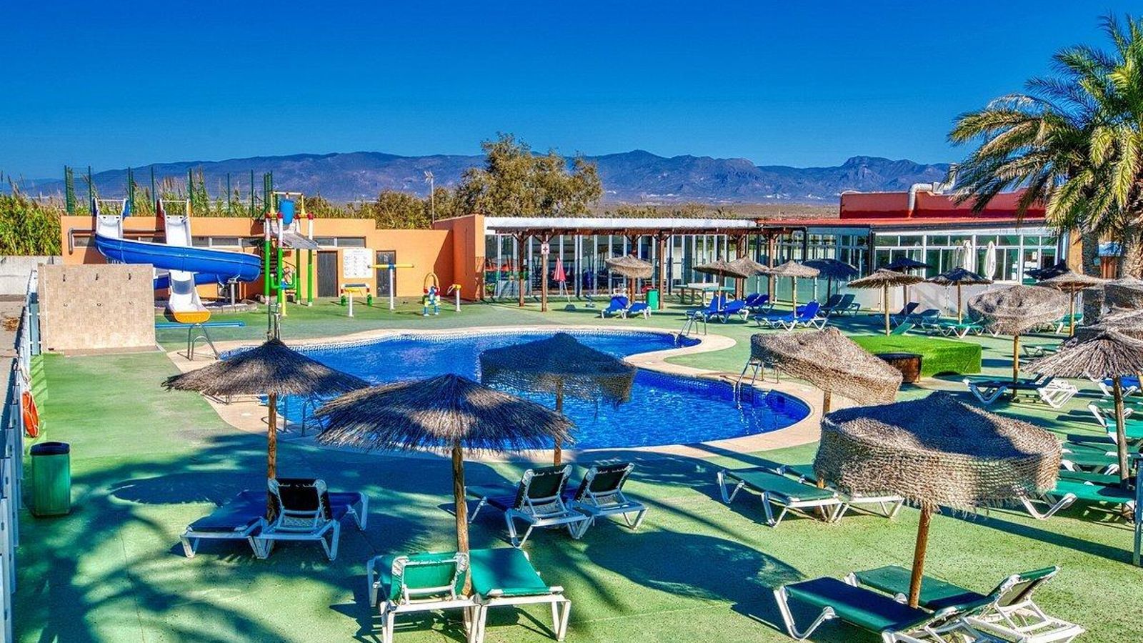 Piscina del camping Cabo de Gata
