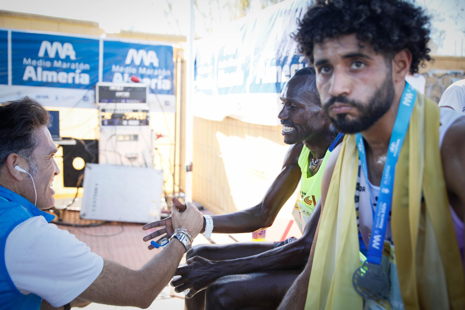 Imágenes de la llegada de la Media maratón Ciudad de Almería