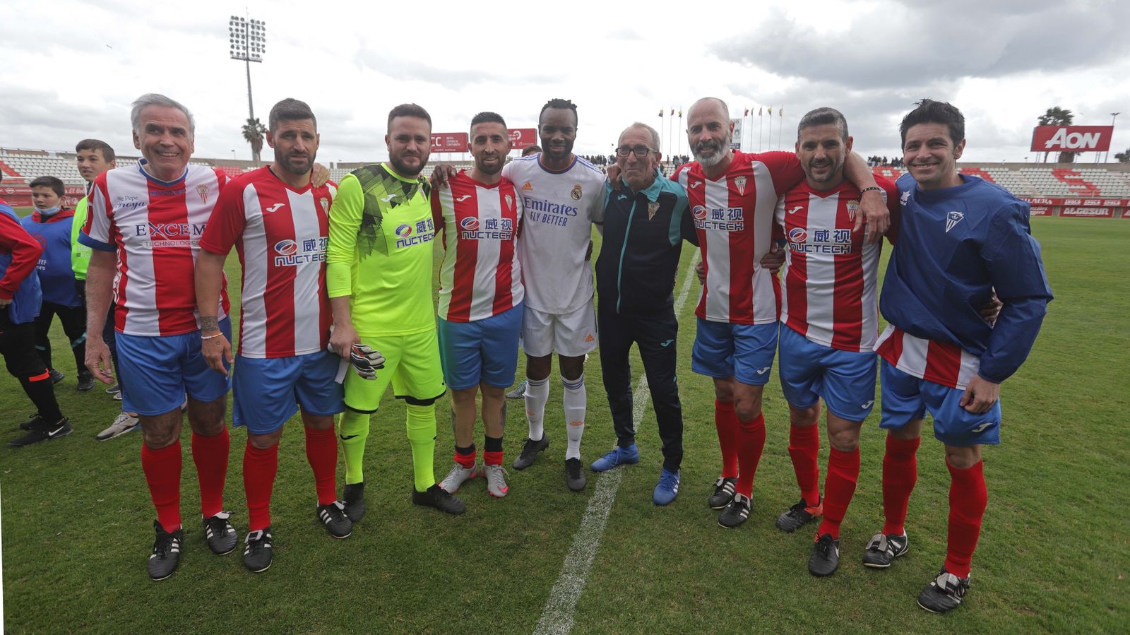 La mejores fotos del Algeciras - Real Madrid veteranos
