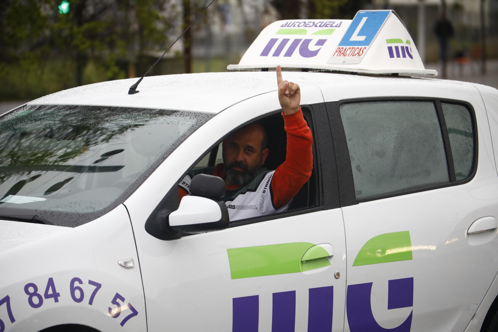 Las autoescuelas toman Córdoba, en fotografías.