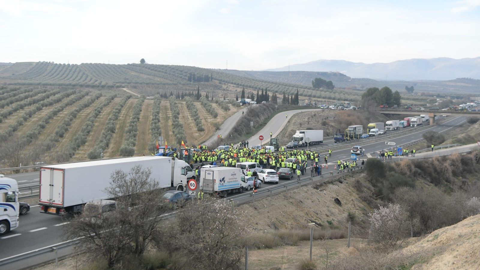 Imagen del corte del tráfico en la A-92 en ambos sentidos a la altura de Huétor Tájar