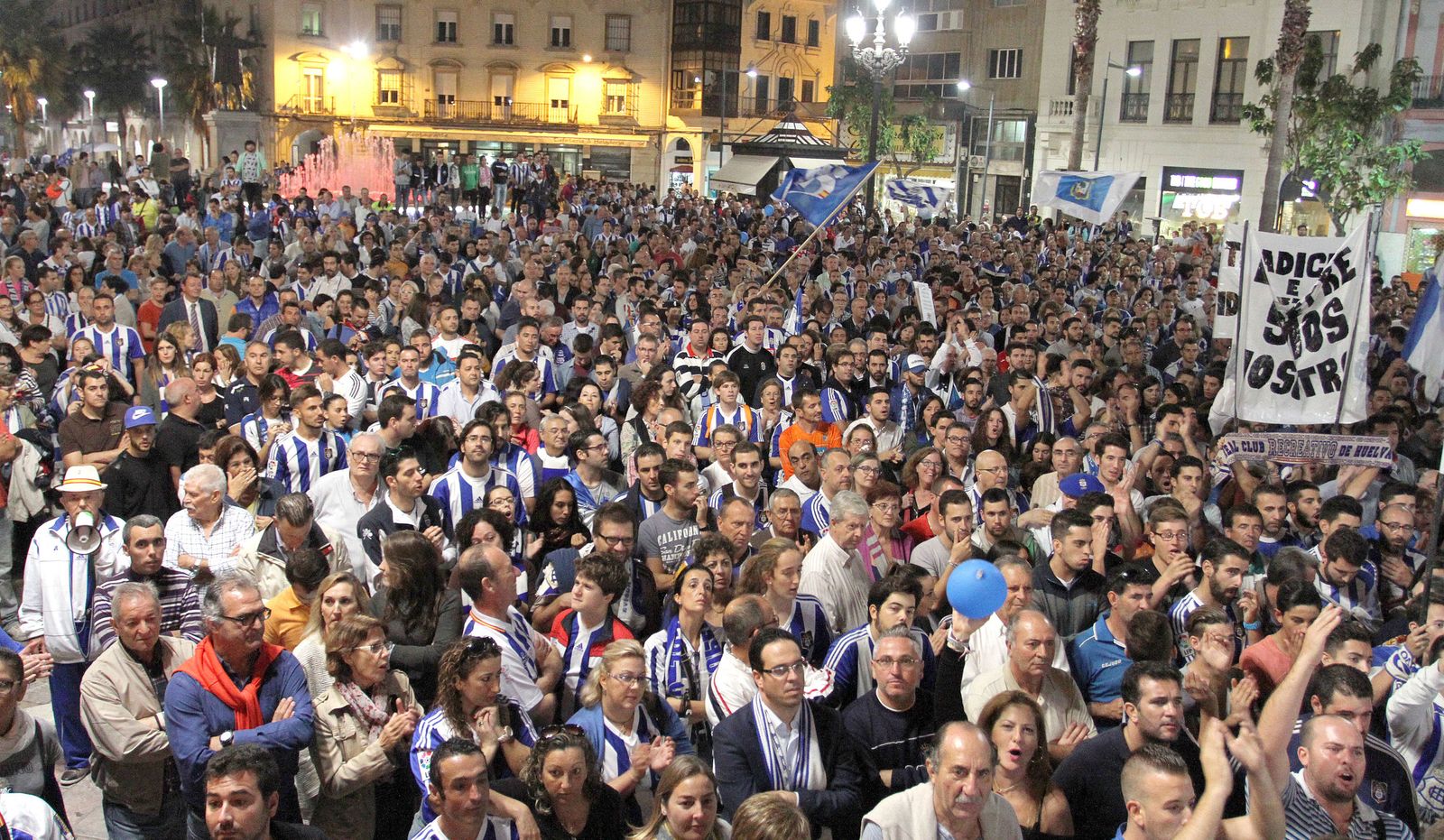 Las imágenes de cuando Huelva se echó a la calle por su Recre