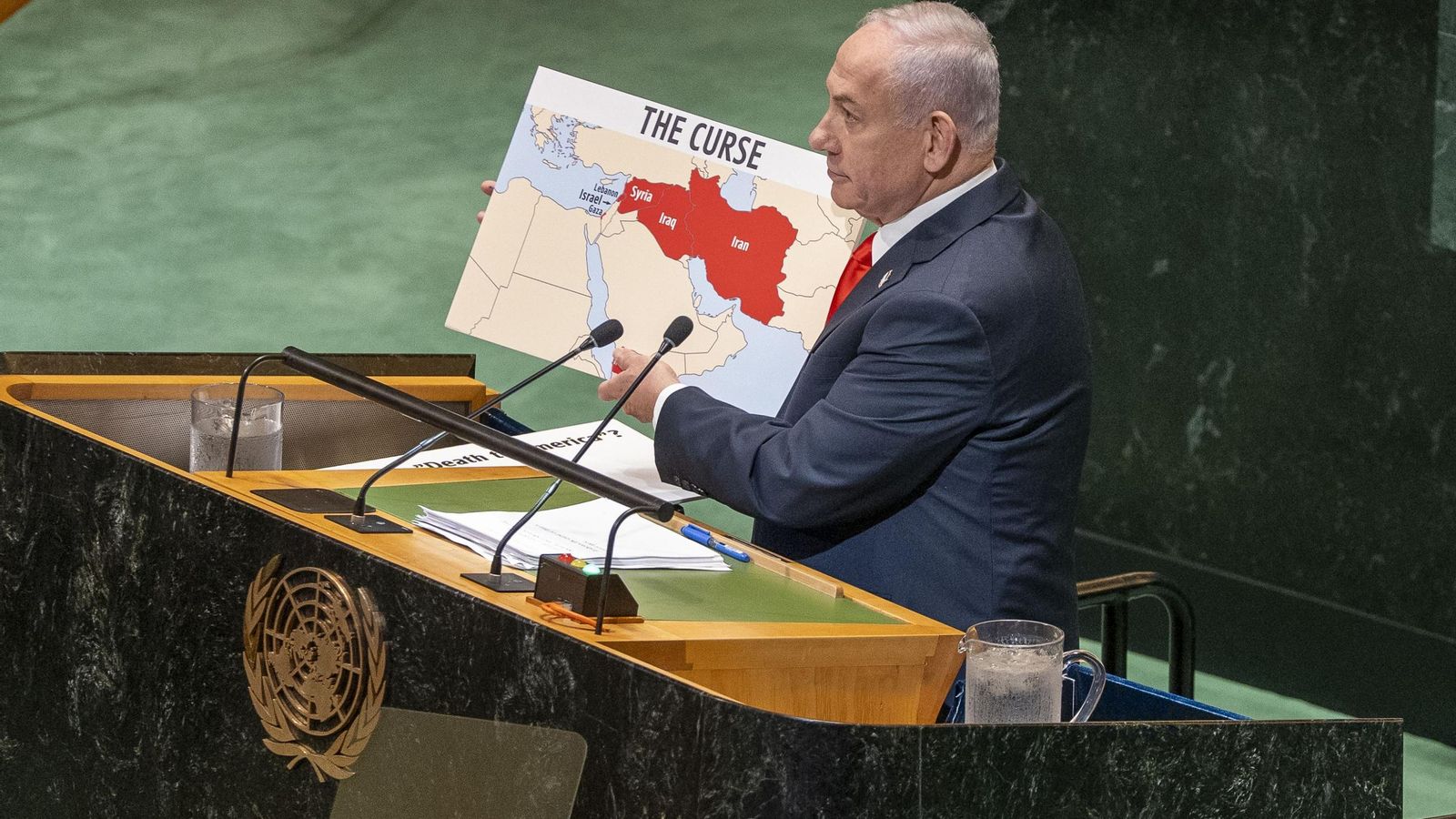 El primer ministro de Israel, Benjamin Netanyahu, muestra un mapa en la Asamblea General de la Organización de las Naciones Unidas (ONU) este viernes, en Nueva York.