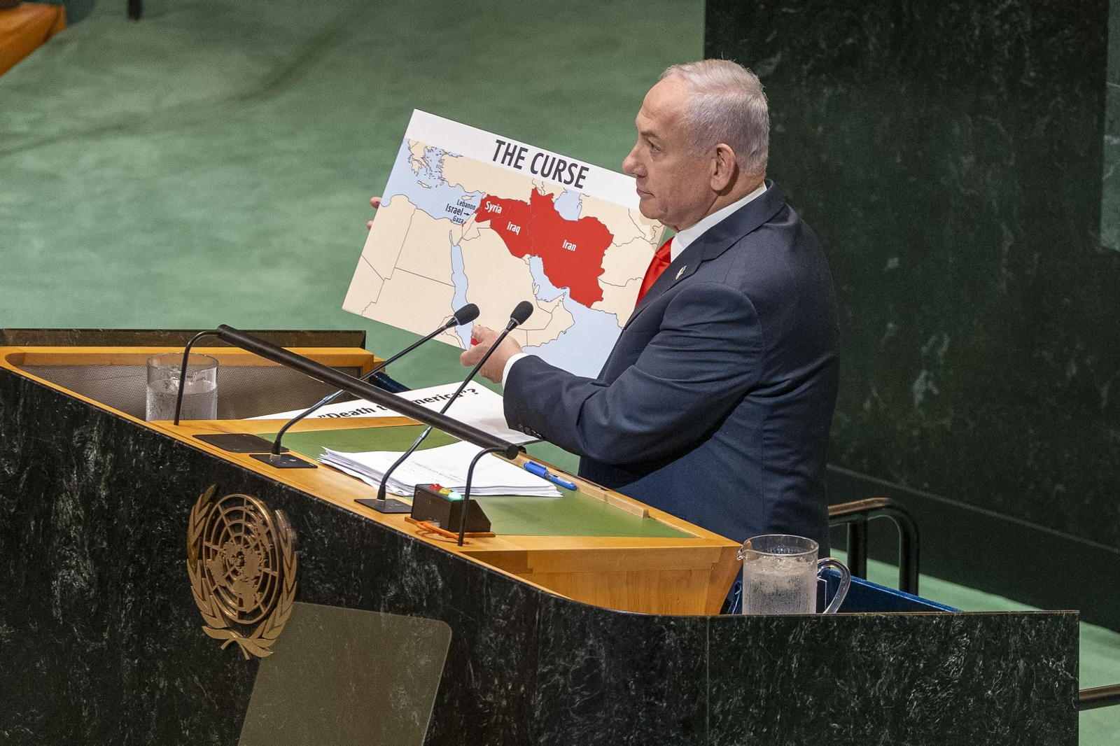 El primer ministro de Israel, Benjamin Netanyahu, muestra un mapa en la Asamblea General de la Organización de las Naciones Unidas (ONU) este viernes, en Nueva York.