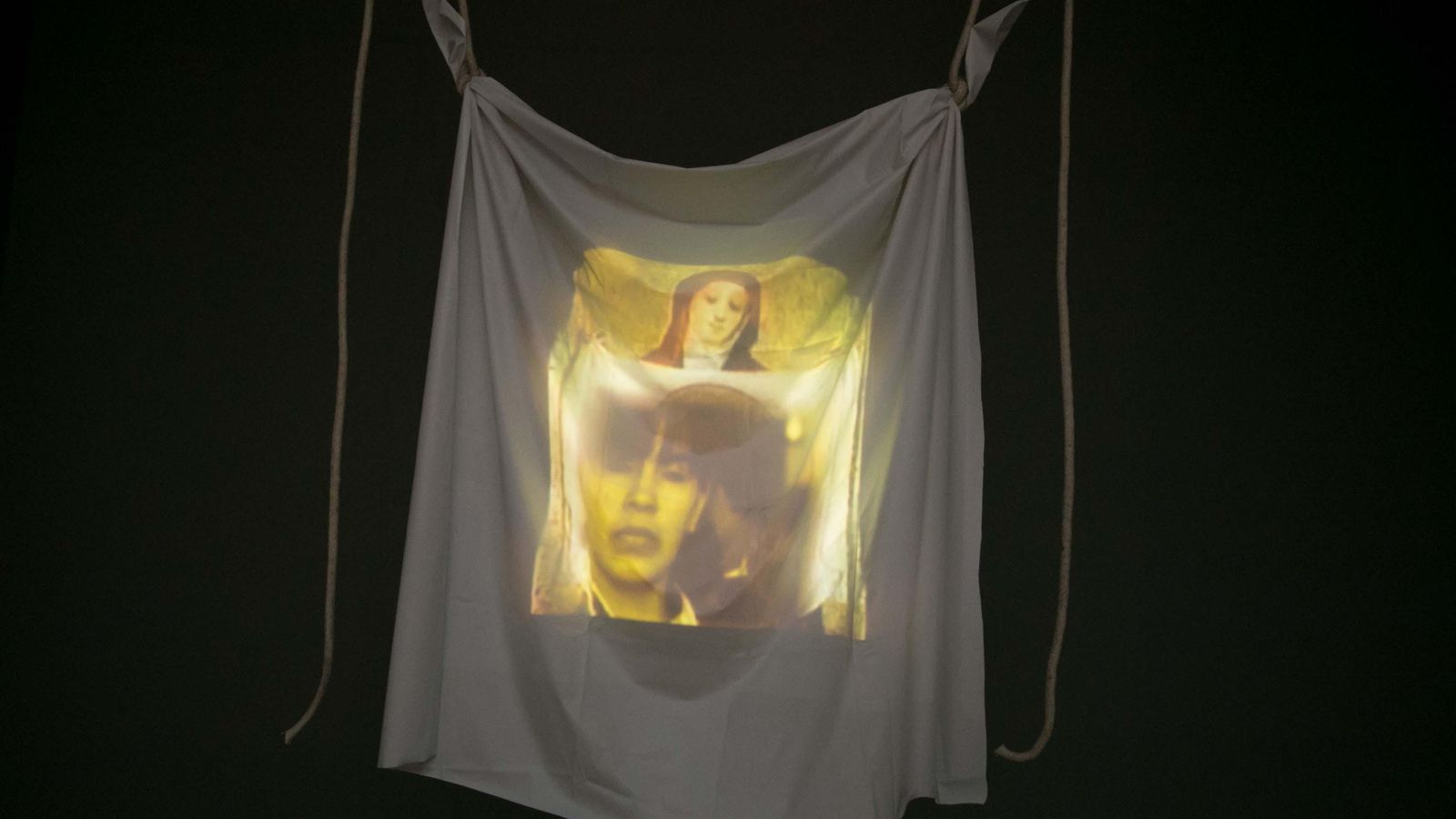 Imagen de la videoinstalación dedicada a la historia de la Santa Mujer Verónica.