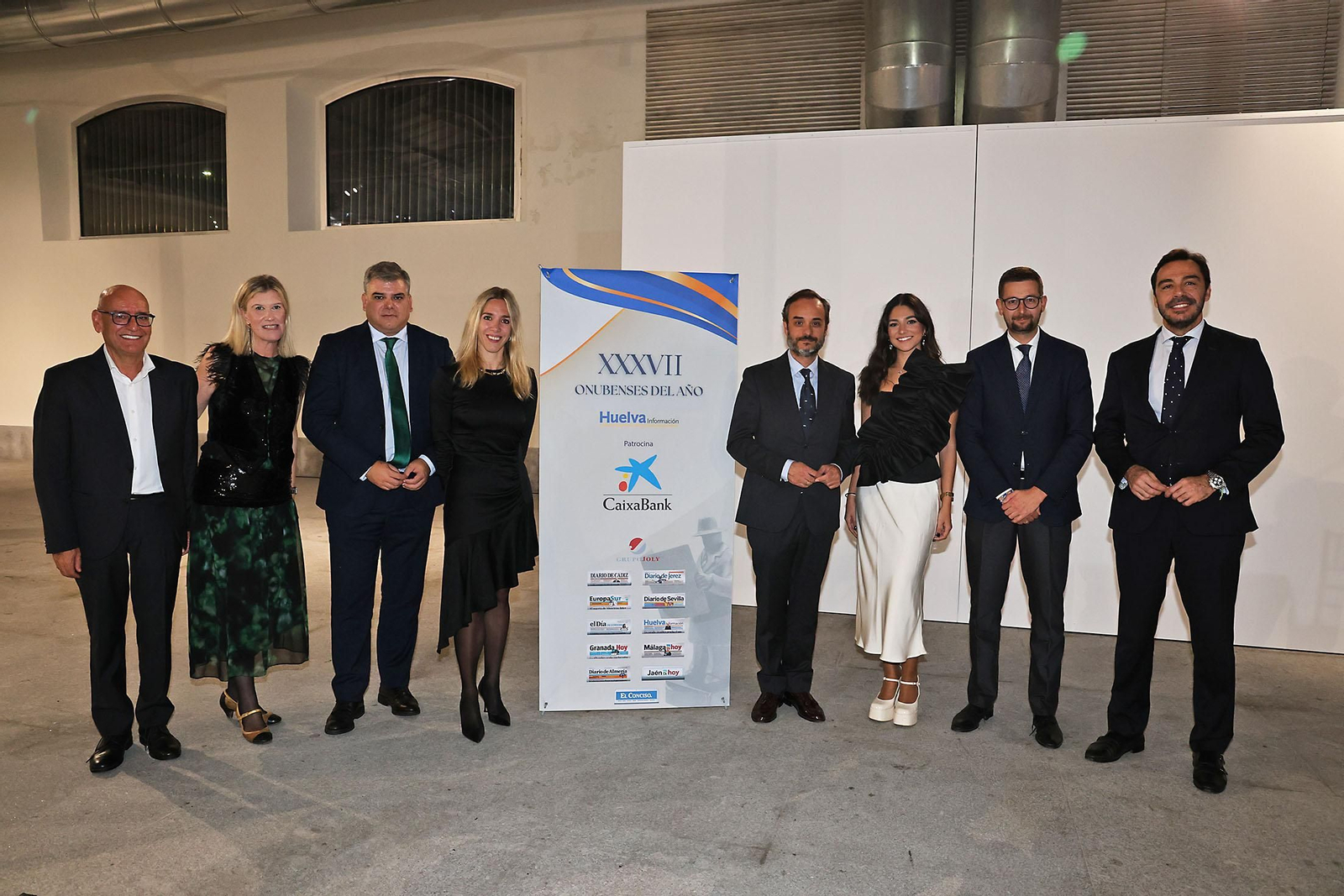 Imágenes de los invitados a la gala de los  37 premios Onubenses del Año