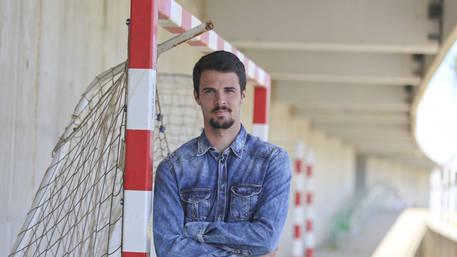 Erik Morán, en el Ciudad de Málaga posando para Málaga Hoy.