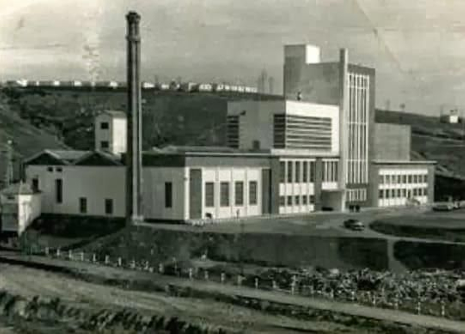 Una postal de la antigua fábrica de cerveza 'Africa Star', cerca del Arroyo Tarajal.