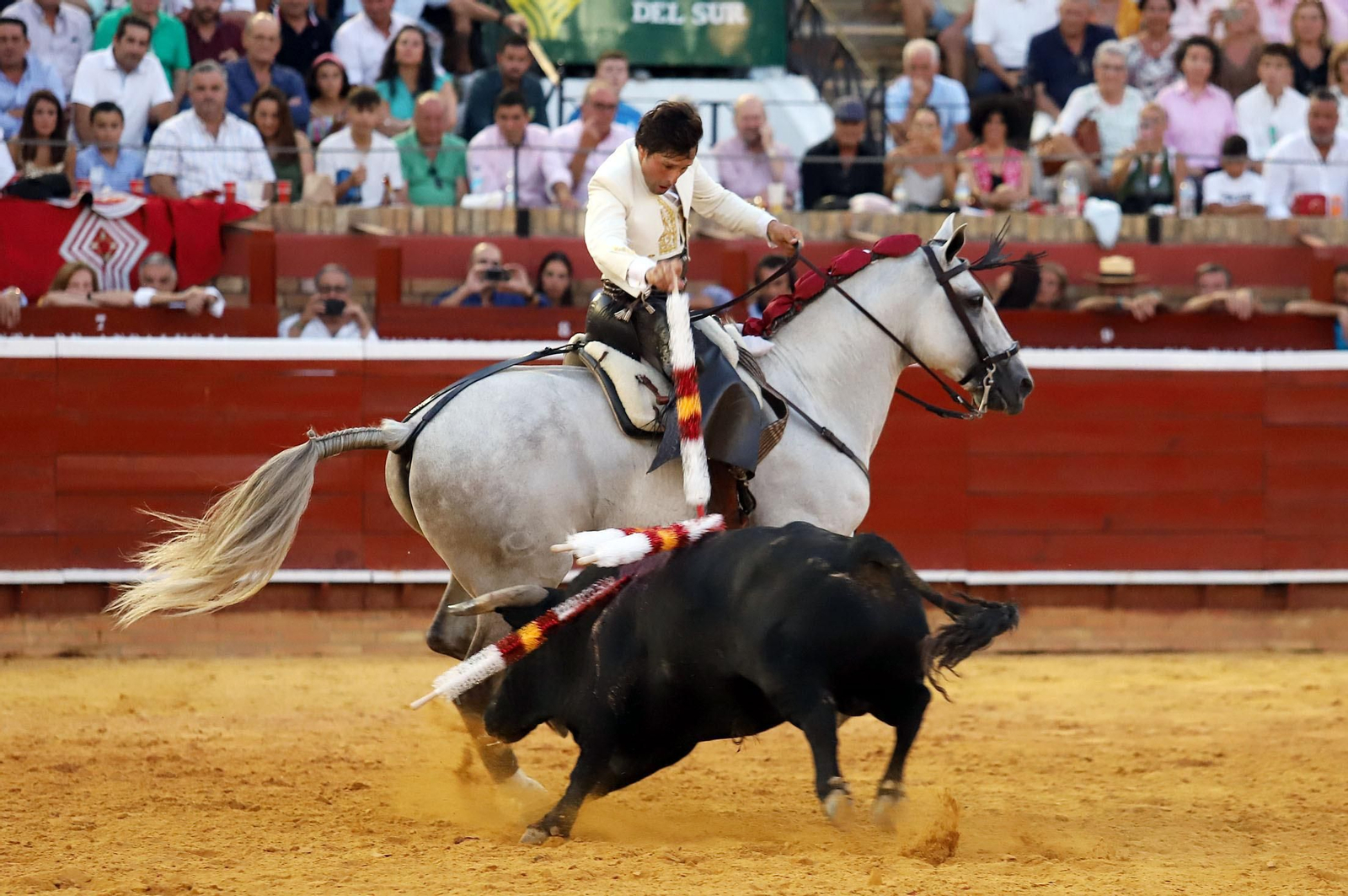 Imágenes de Andrés Romero y Diego Ventura en el rejoneo de la Plaza de Toros La Merced