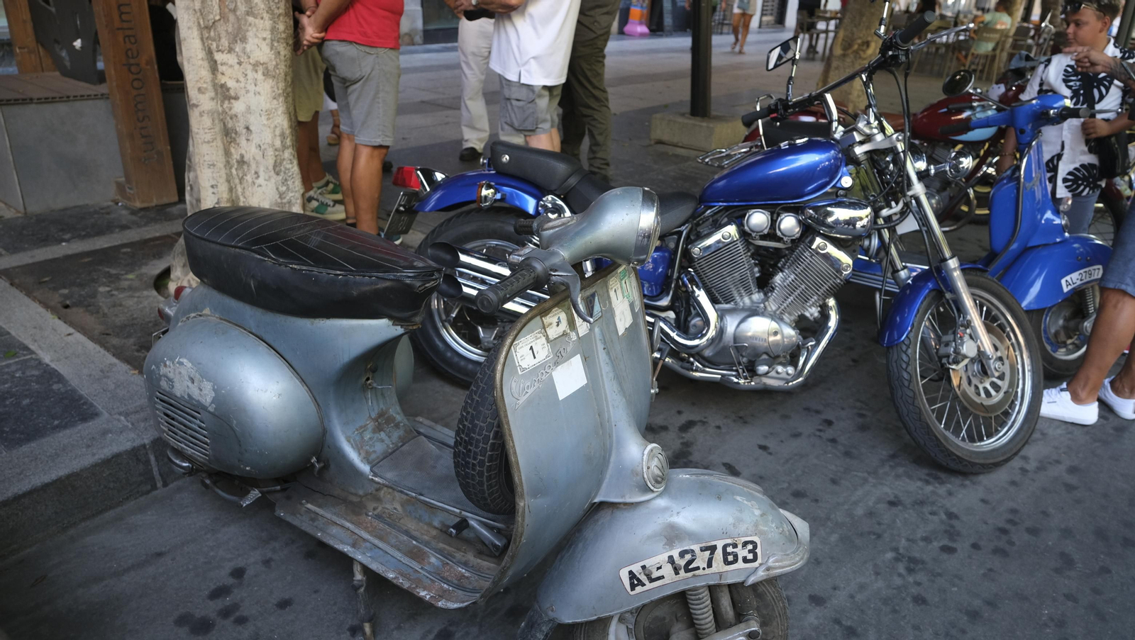 Las motos antiguas dan brillo a la Feria de Almería