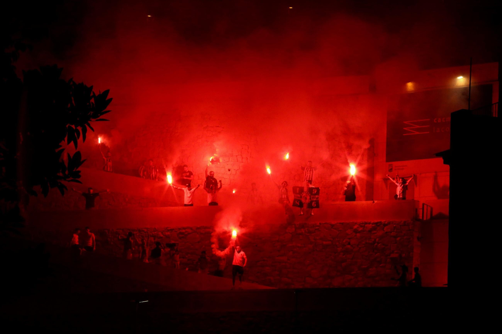 Así fue la locura del ascenso del Málaga CF en Tarragona
