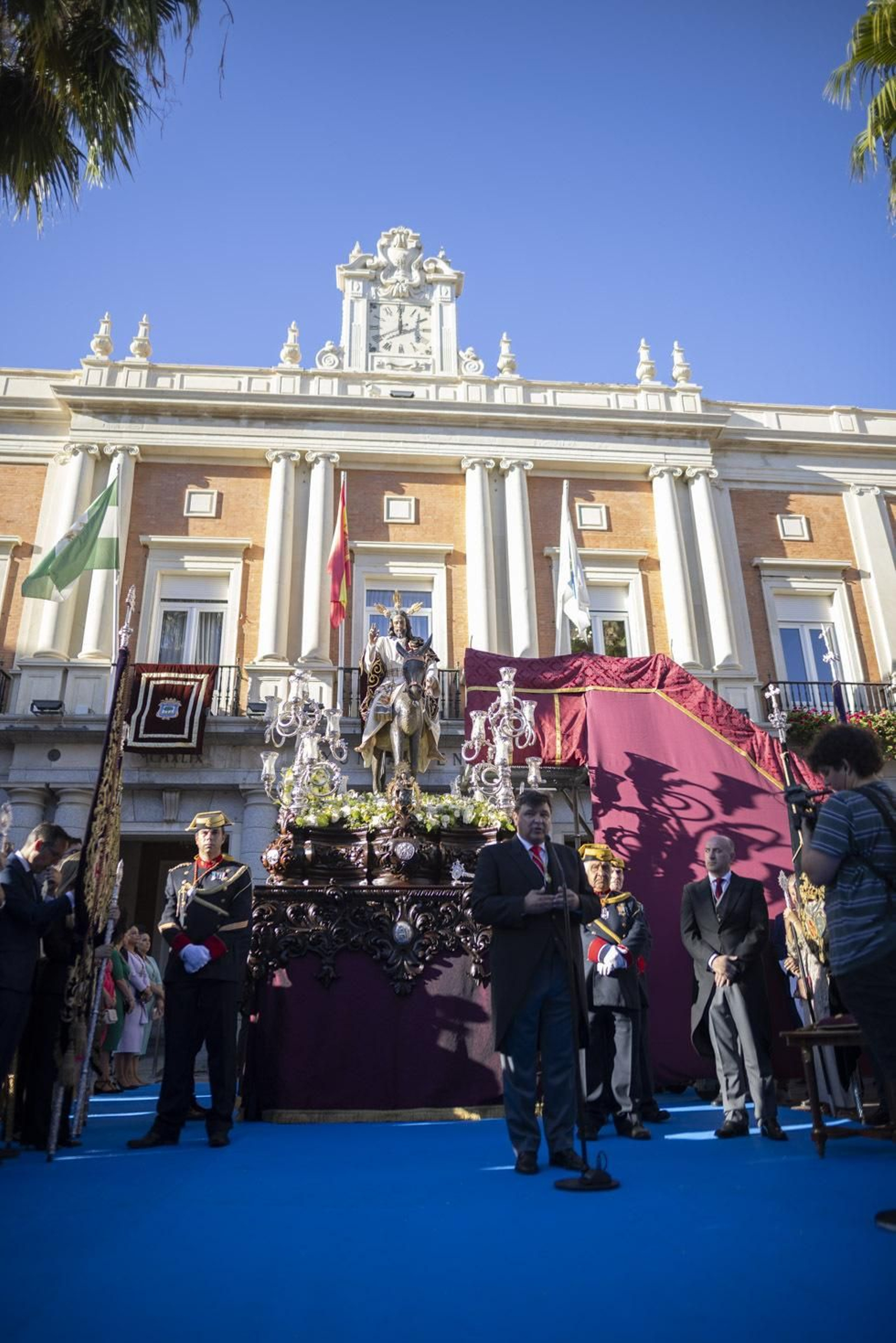 Imágenes de la salida extraordinaria de La Borriquita por las calles de Huelva