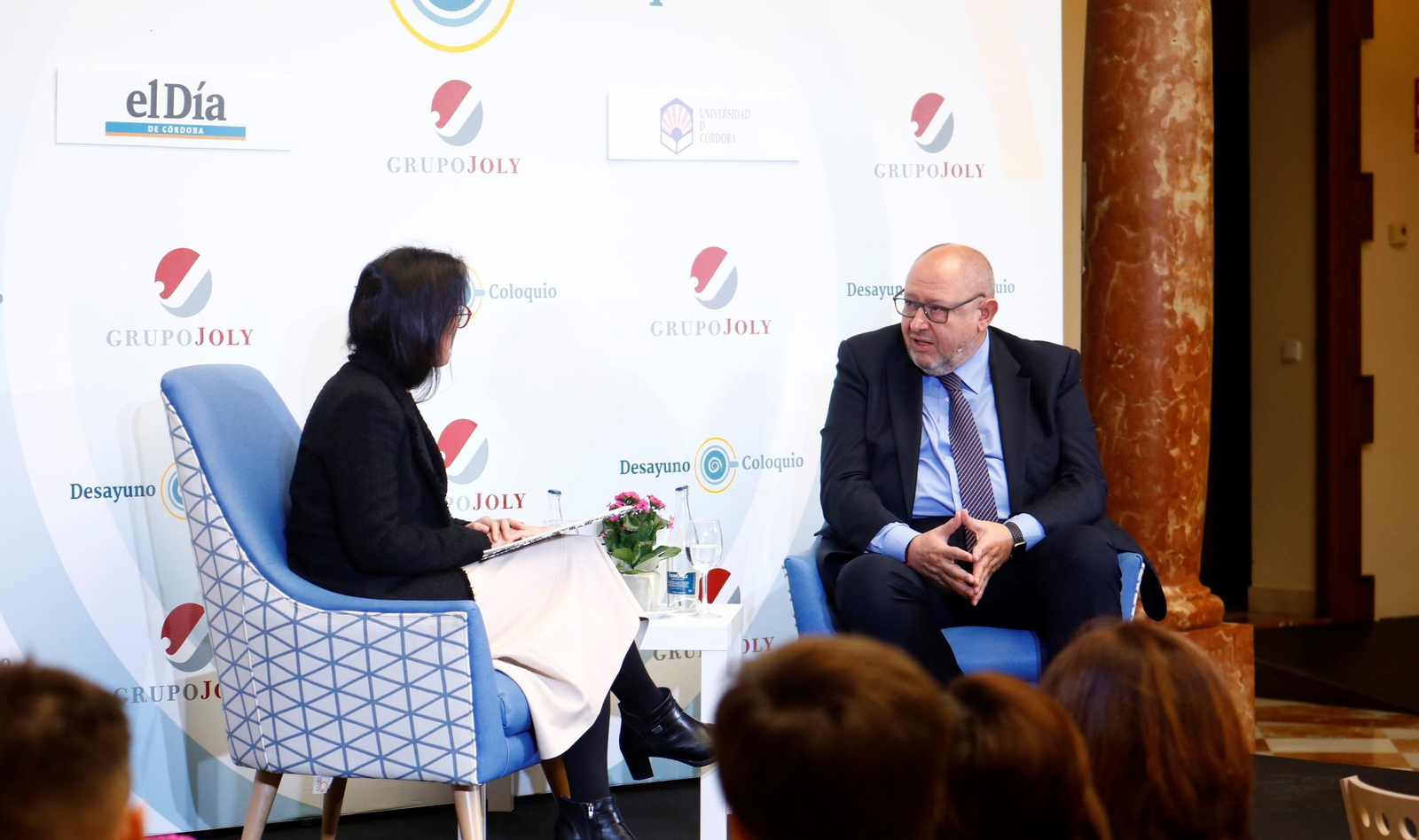 El rector de la Universidad de Córdoba, Manuel Torralbo, responde a la directora de 'El Día', Raquel Montenegro, durante el desayuno coloquio. El rector de la Universidad de Córdoba, Manuel Torralbo, responde a la directora de 'El Día', Raquel Montenegro, durante el desayuno coloquio.