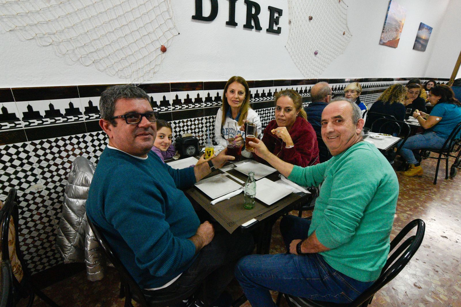 Las fotos del primer dia de reapertura del Bar 'Te dire' en Algeciras