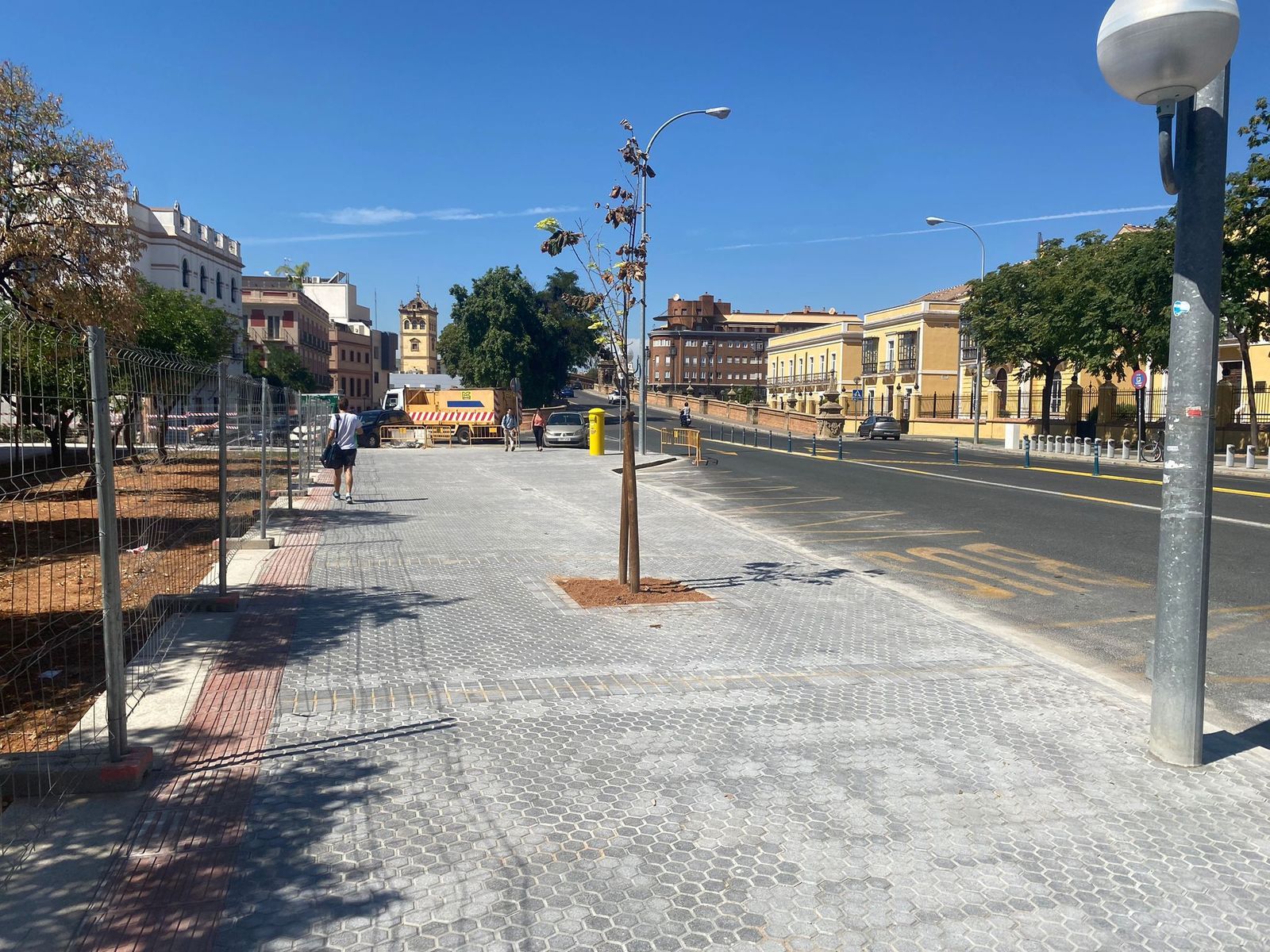Tramo de la Avenida Eduardo Dato sin sombra.