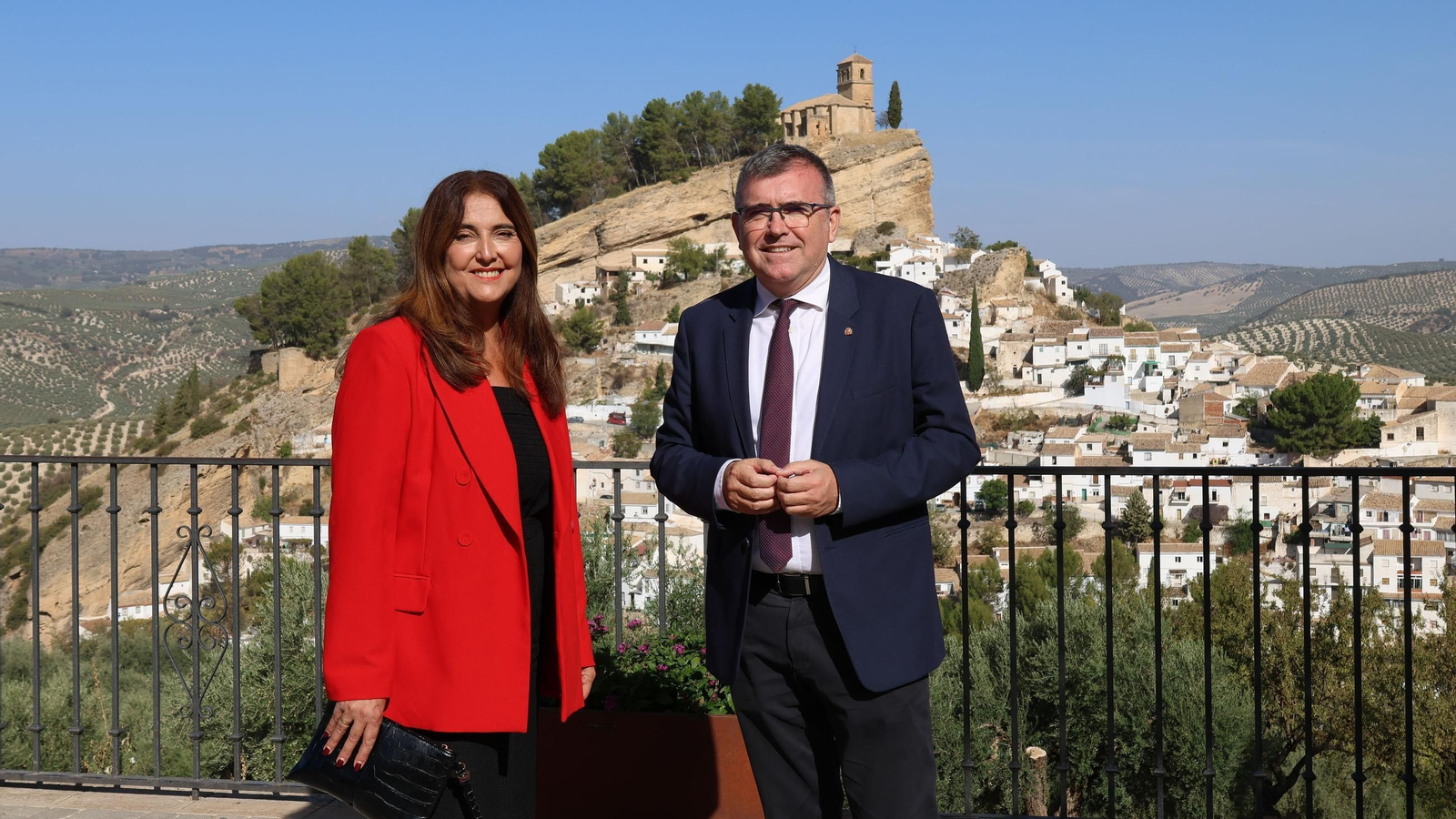 El subdelegado del Gobierno, José Antonio Montilla, y la alcaldesa, Remedios Gámez