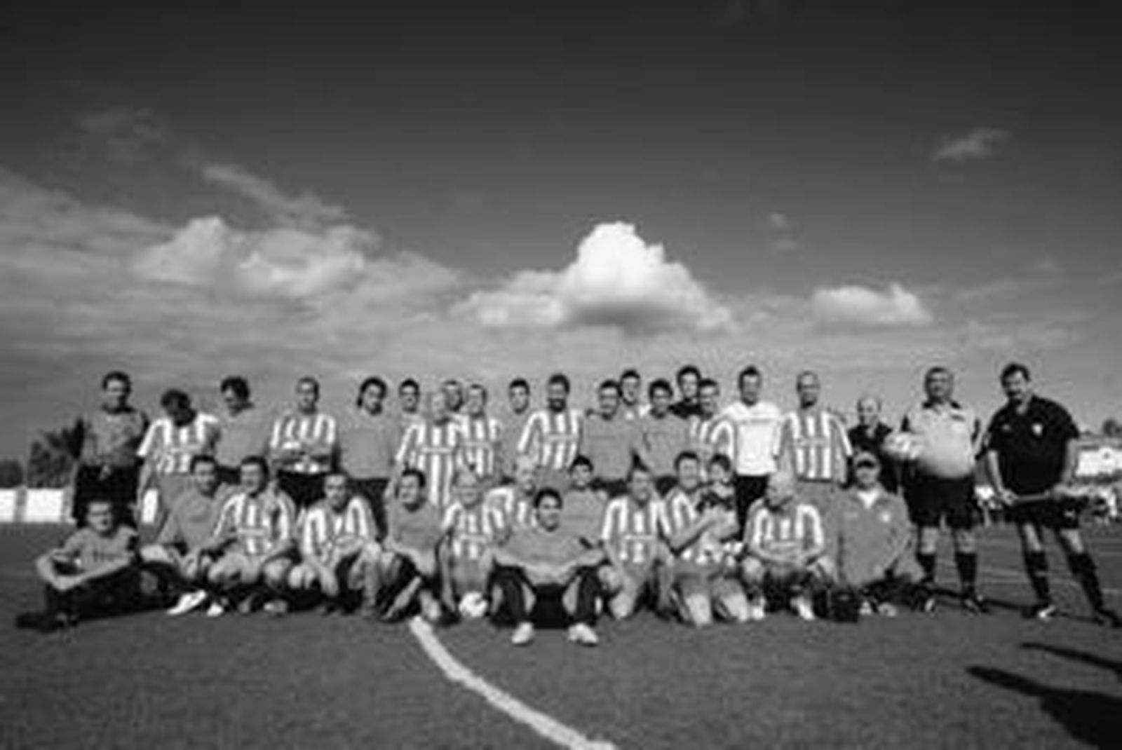 Los toreros vencen a los veteranos del San Roque en el partido de la solidaridad