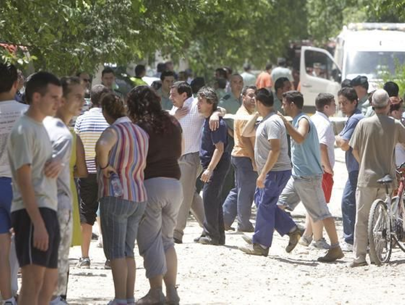 Una explosión en una pirotecnia mata a cuatro personas en Benacazón. / José Ángel García