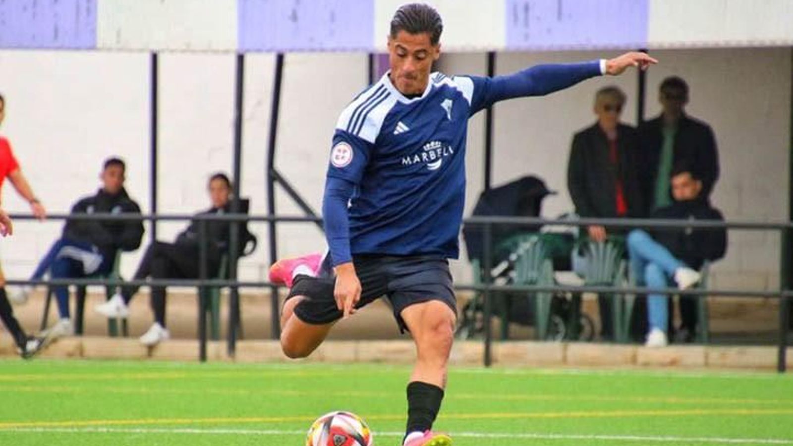 Hugo Rodríguez, en un partido con el Marbella Hugo Rodríguez, en un partido con el Marbella