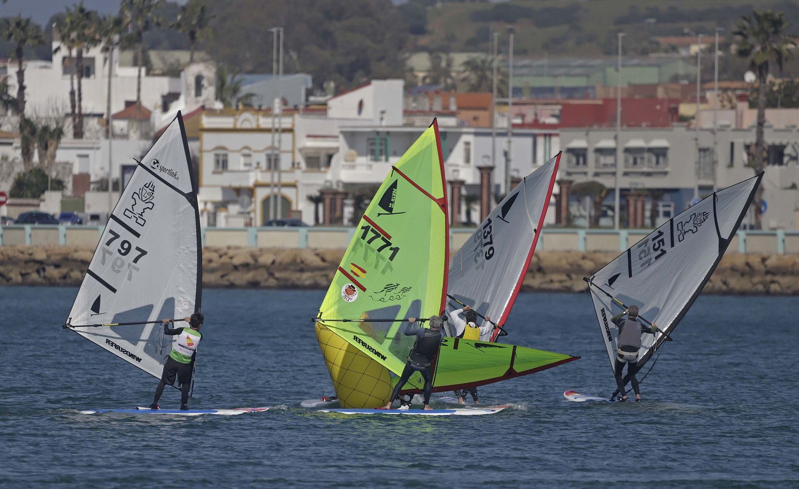 Las fotos de la segunda jornada opa de Andalucía de la clase Windsurfer, en La Línea