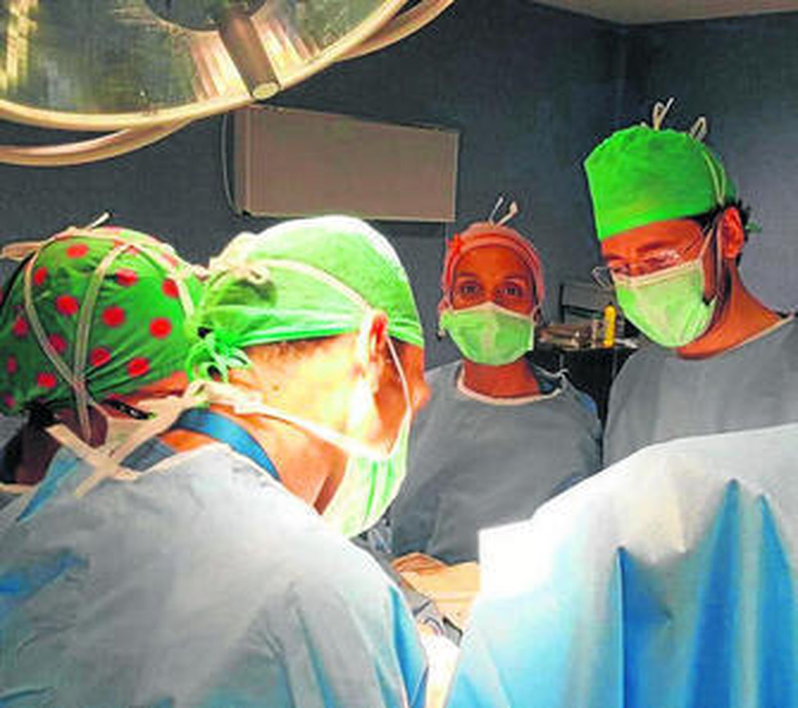 Los profesionales y residentes participaron en una intervención.