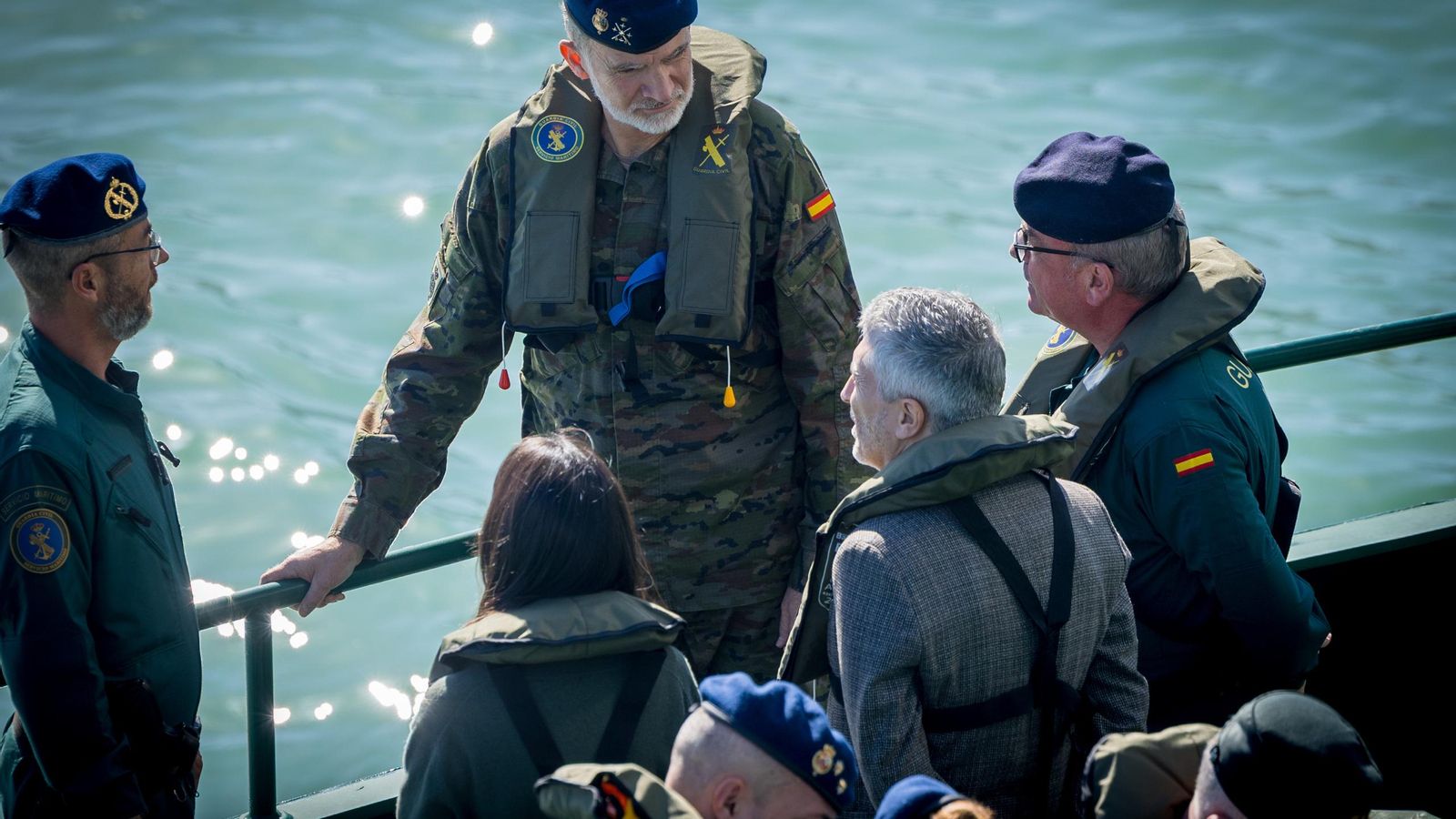 El Rey embarcó en la 'Río Arlanza' para presenciar unos ejercicios.
