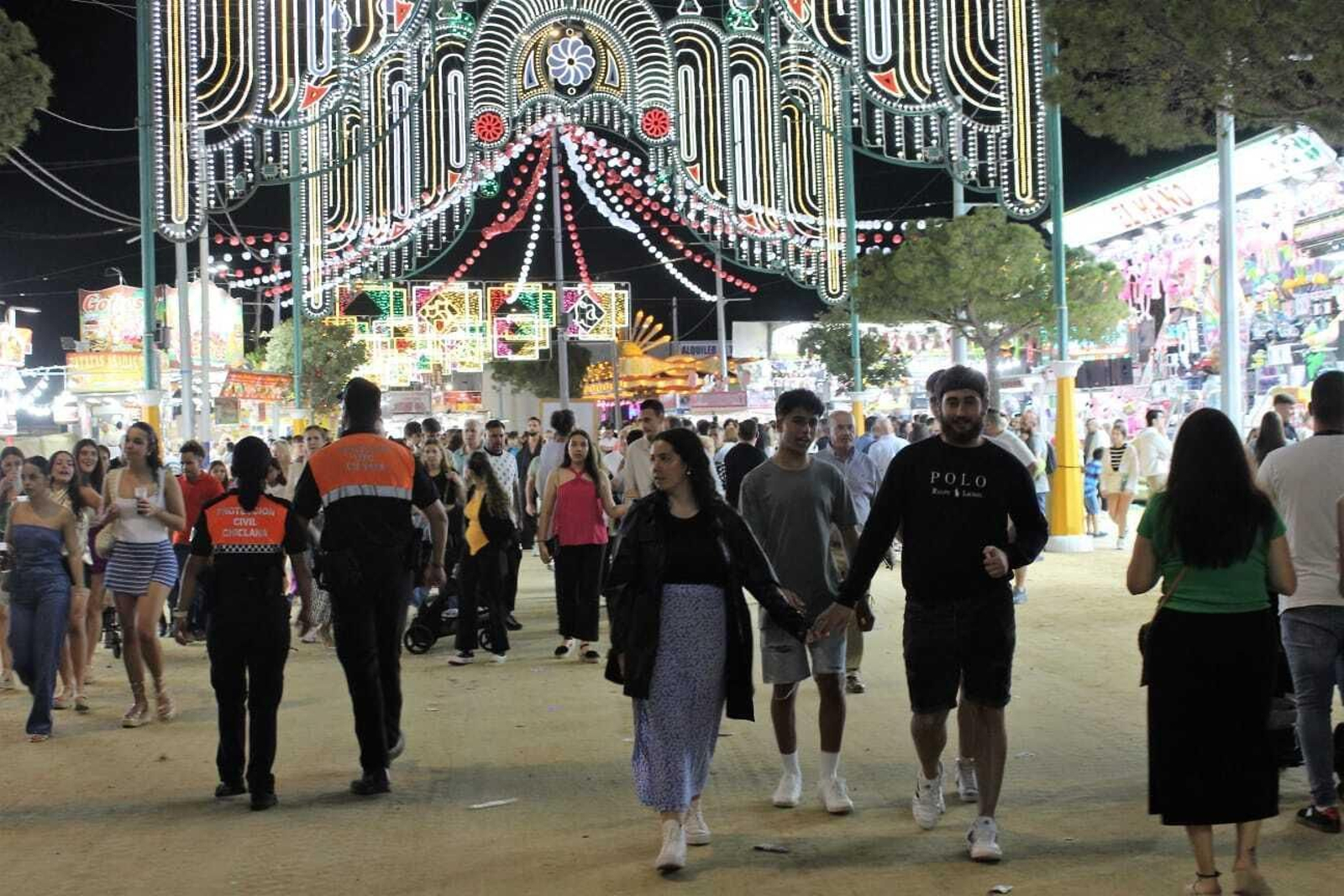 Imágenes de la Feria de Chiclana 2024: alumbrado y las primeras horas de fiesta