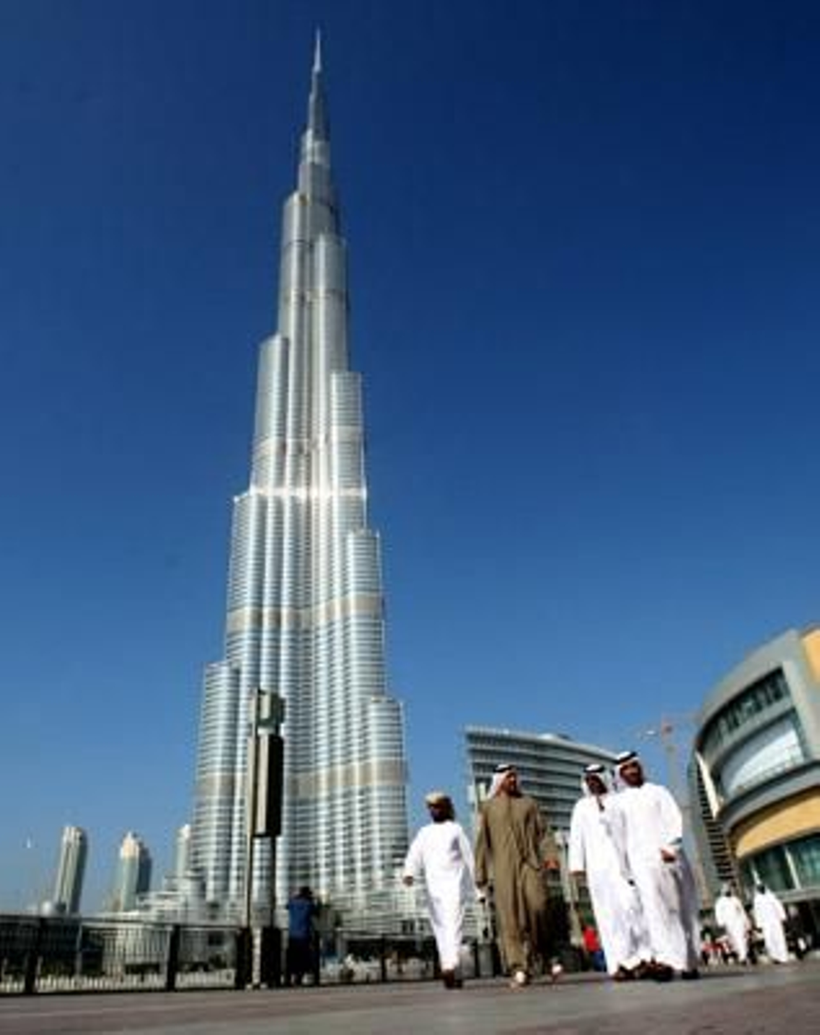 Dubai inaugura la torre más alta del mundo