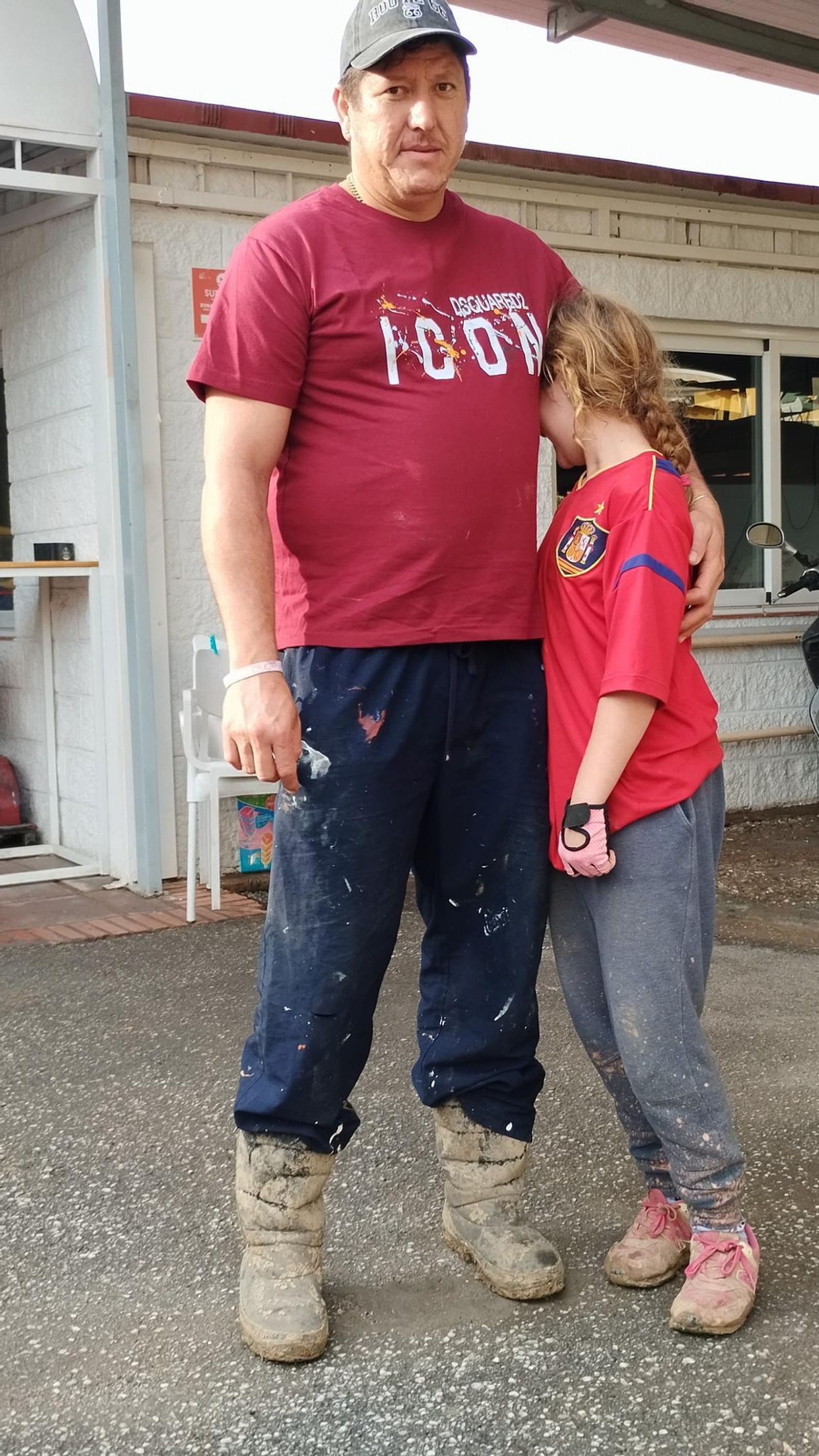 Darwin Becerra, con su hija.