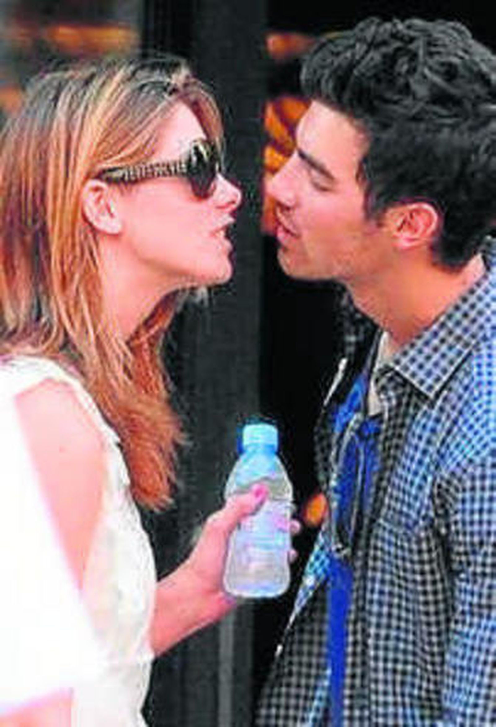 Este beso fue el que confirmó lo que era un secreto a voces.