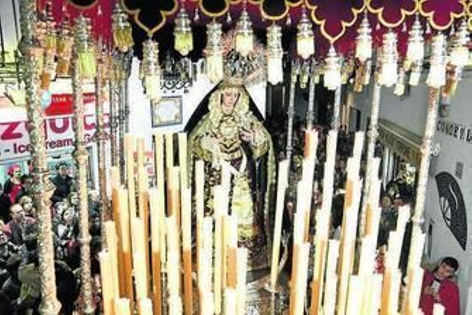Palio de la Virgen del Rocío y Lágrimas, con las nuevas borlas.