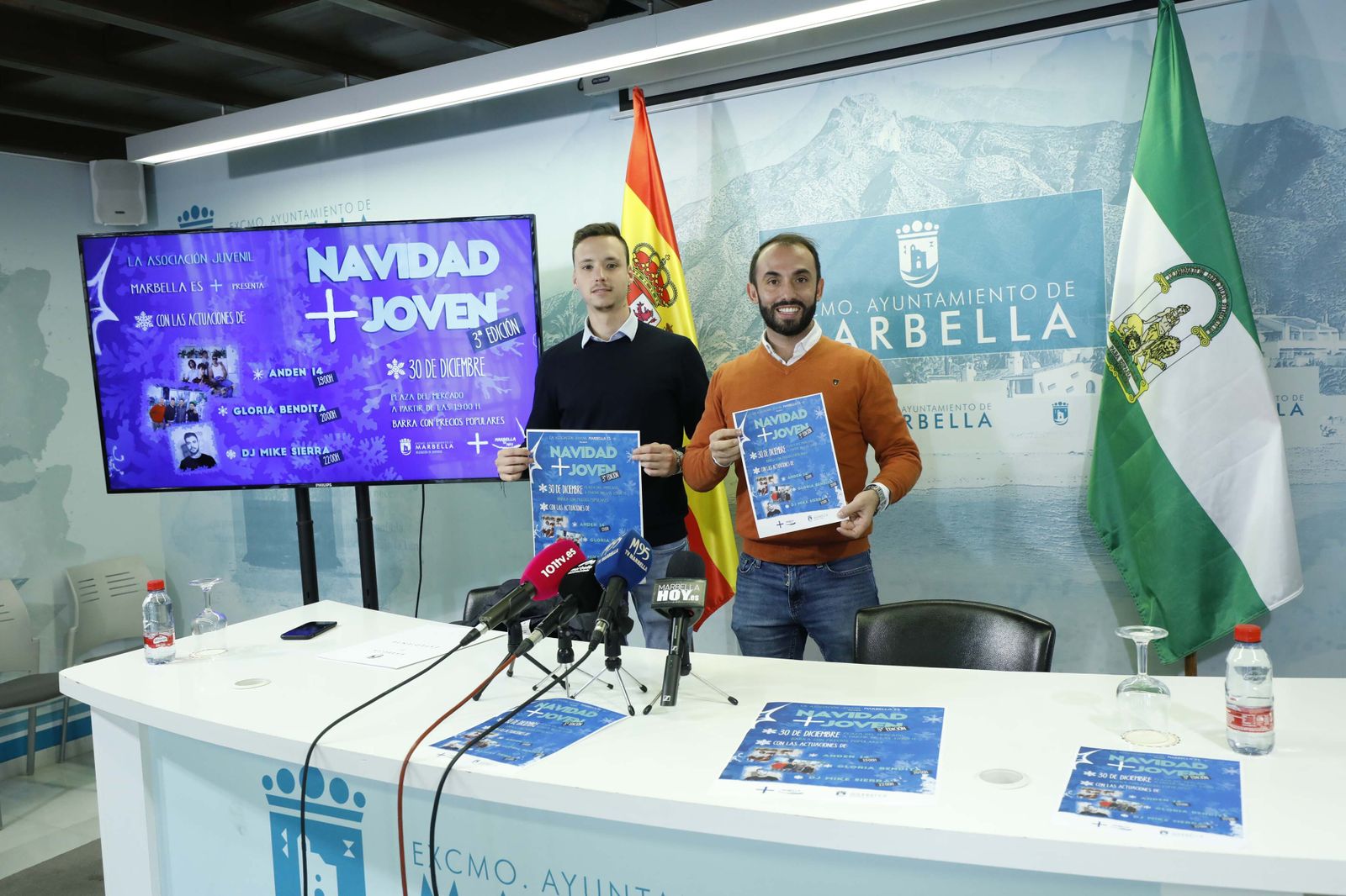 El concejal de Juventud, Enrique Rodríguez (D.),  el presidente de la asociación ‘Marbella es más’, Alejandro Quero.