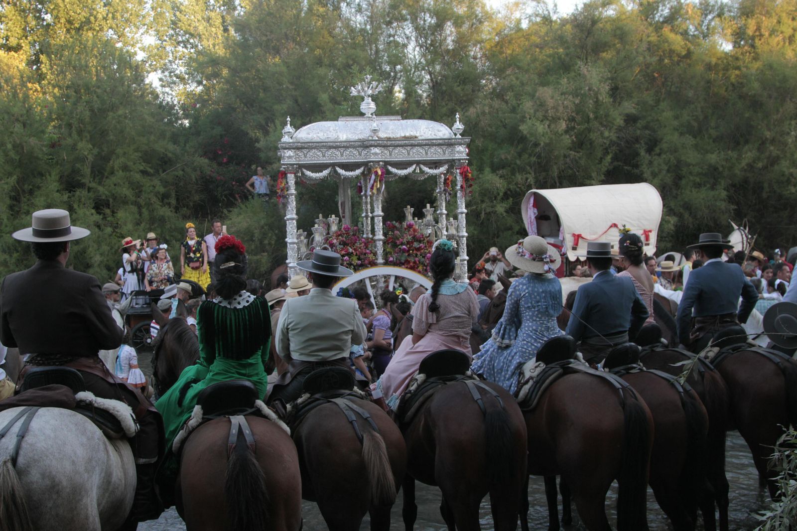 El paso de las hermandades por el río Quema, en imágenes