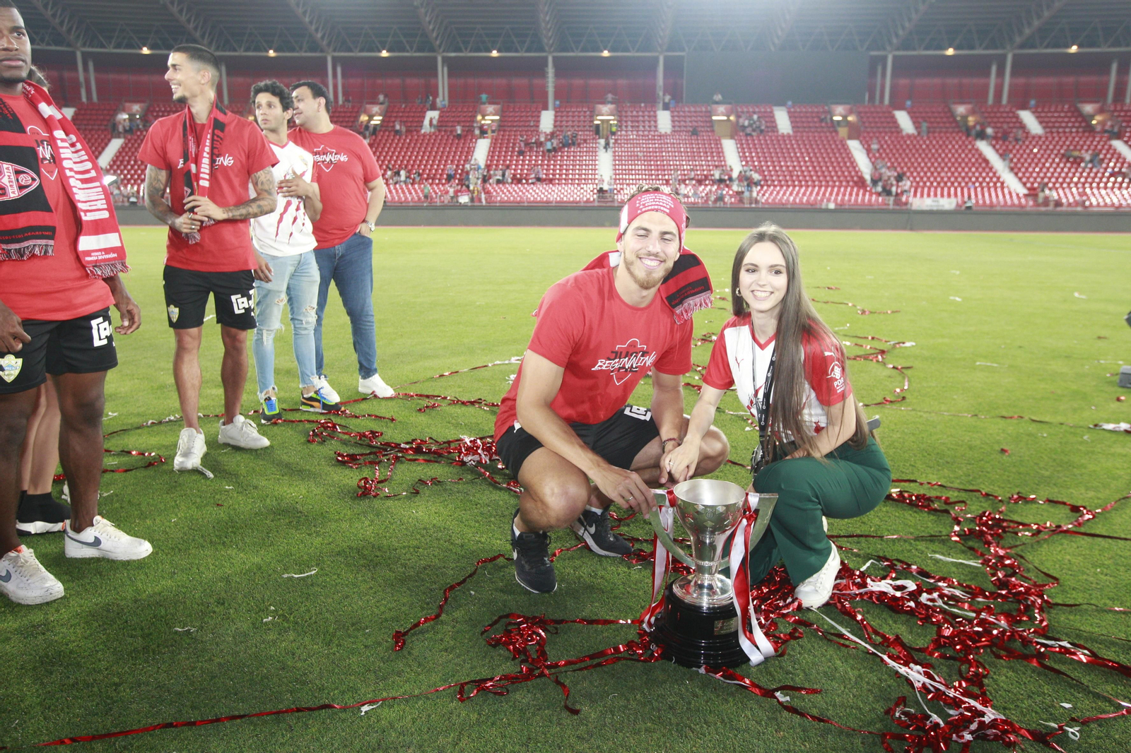 Las imágenes de la fiesta del ascenso de la U.D. Almería en el Estadio Mediterráneo.
