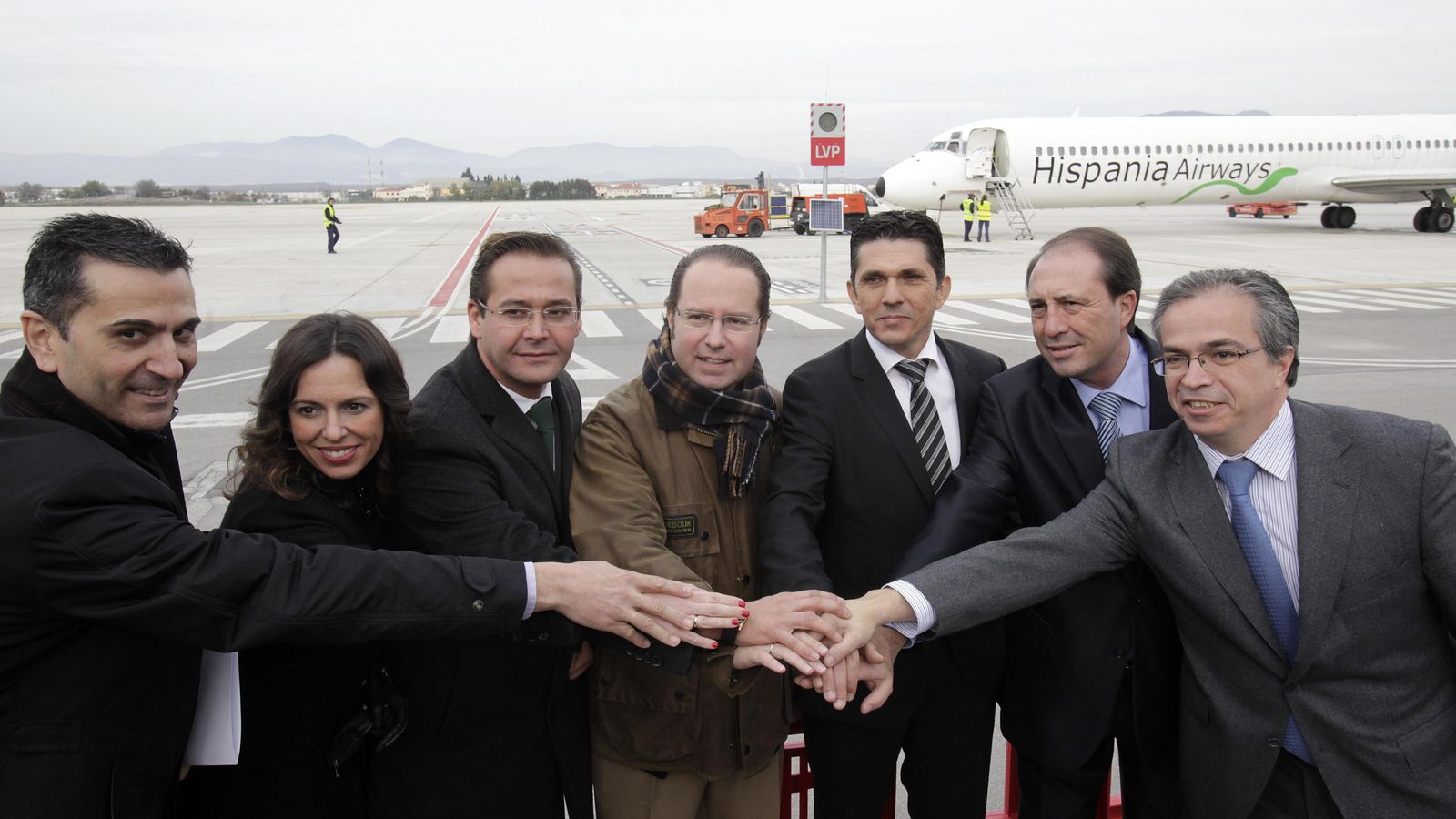 HISPANIA. El símbolo de un fracaso. A las dos semanas de empezar a operar, la compañía canceló las cinco rutas, tres internacionales, que tenía con Granada HISPANIA. El símbolo de un fracaso. A las dos semanas de empezar a operar, la compañía canceló las cinco rutas, tres internacionales, que tenía con Granada