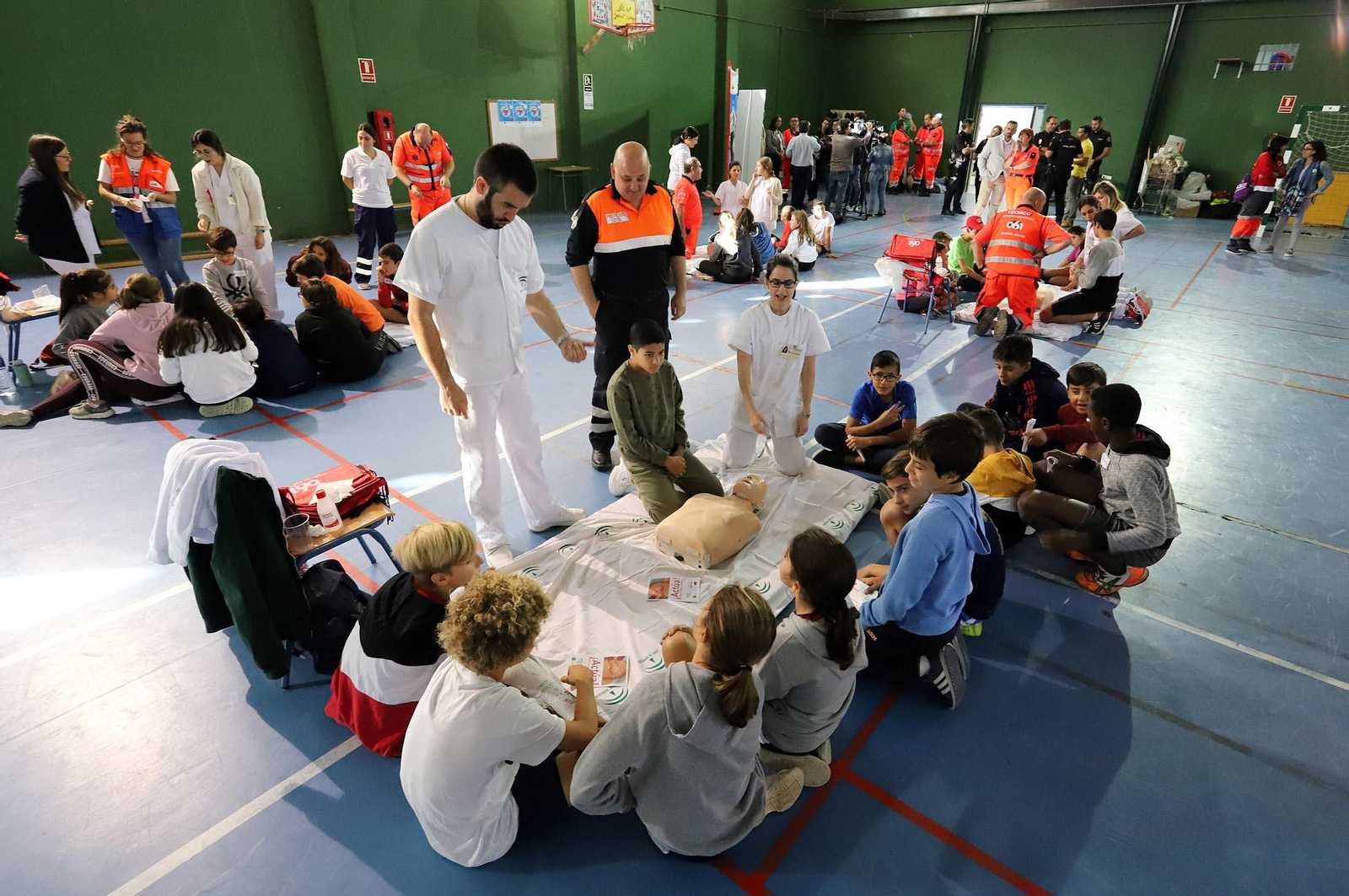 Imágenes de las jornadas de reanimación pulmonar en el IES Alto Conquero