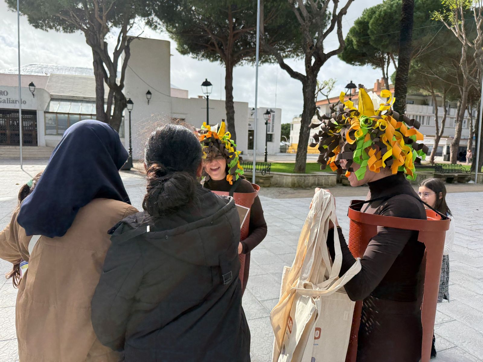 Las fotos de la campaña 'Este marrón vale la pena' en San Roque
